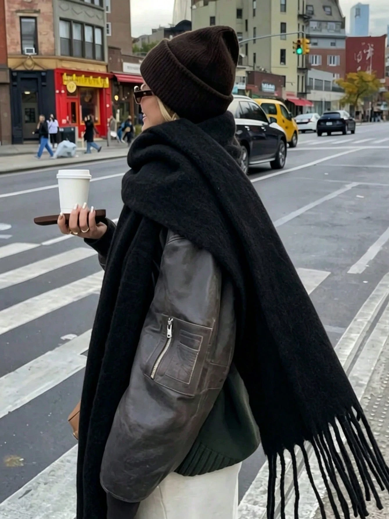 Écharpe tricotée élégante avec franges pour femmes - Confortable, coupe-vent, chaude, — vue 3