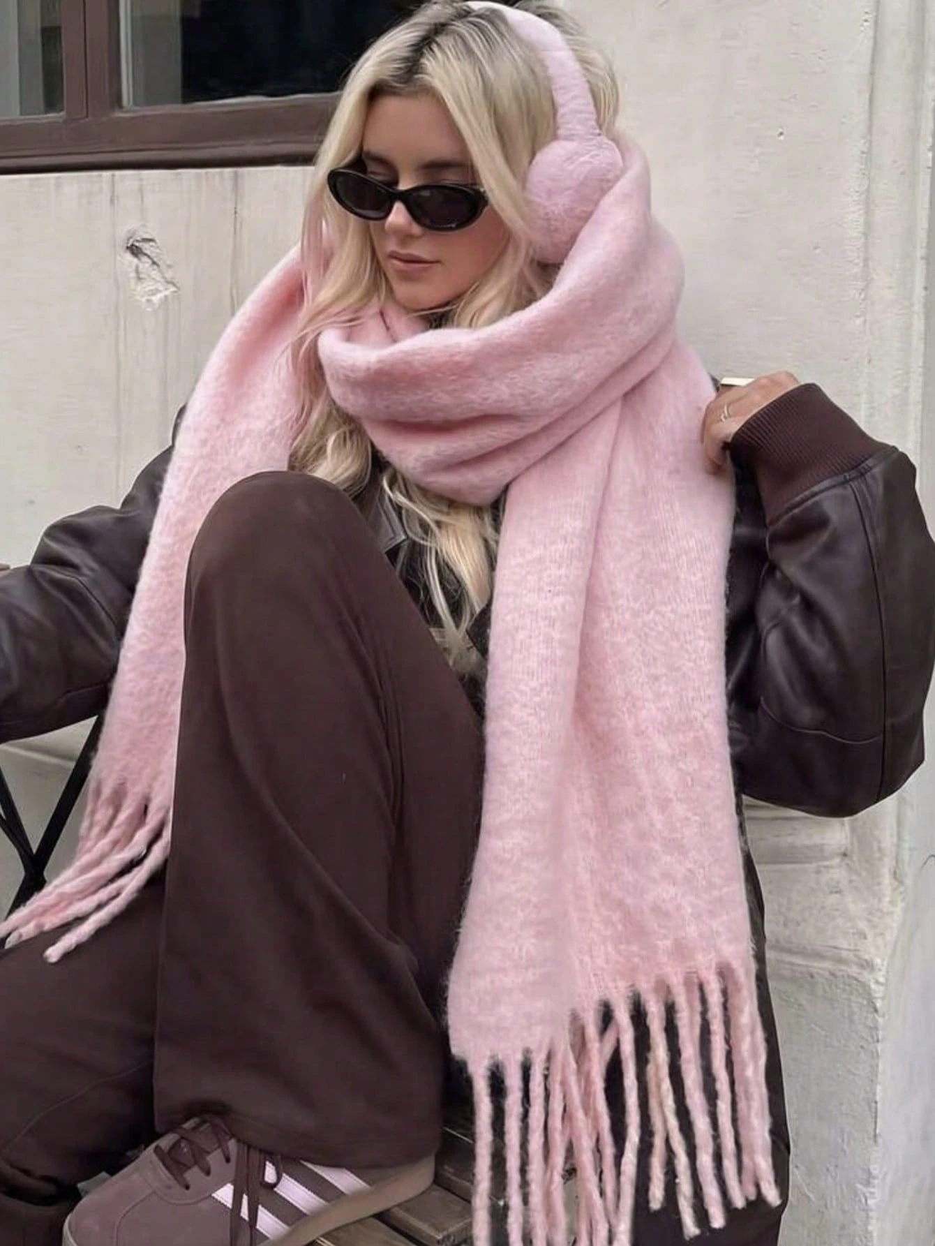 Écharpe tricotée élégante avec franges pour femmes - Confortable, coupe-vent, chaude, — vue 2
