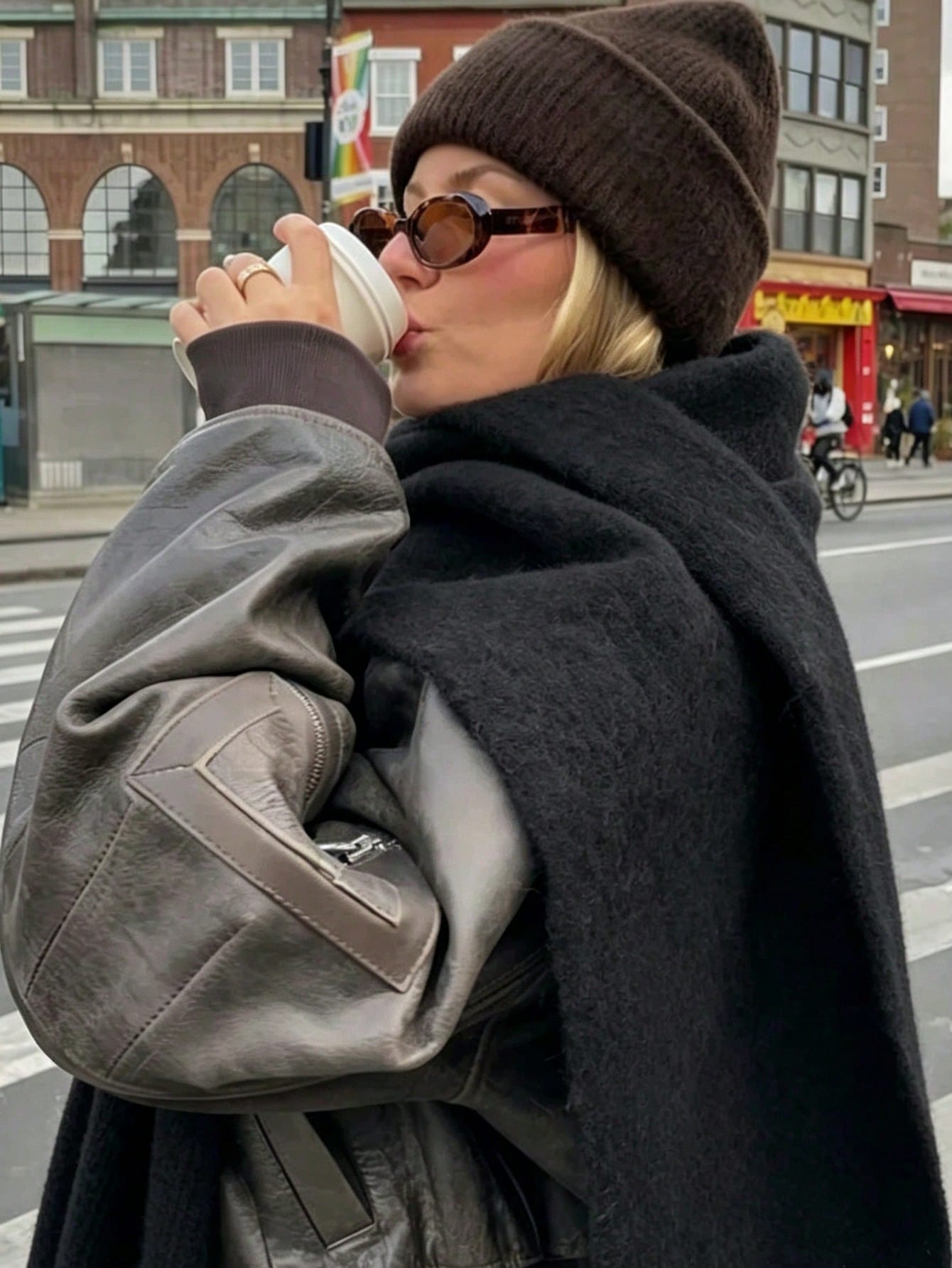 Écharpe tricotée élégante avec franges pour femmes - Confortable, coupe-vent, chaude, — vue 11