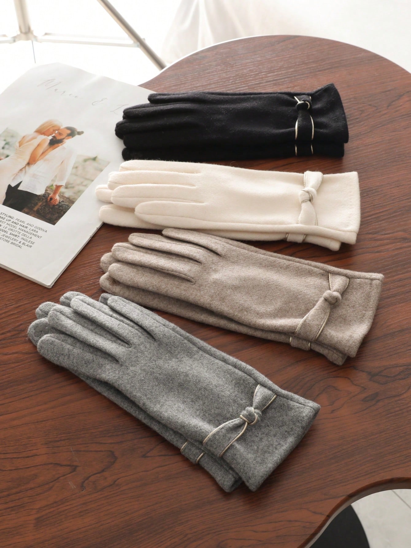 1 paire de gants chauds décontractés en polyester de couleur unie avec nœud, compatibles