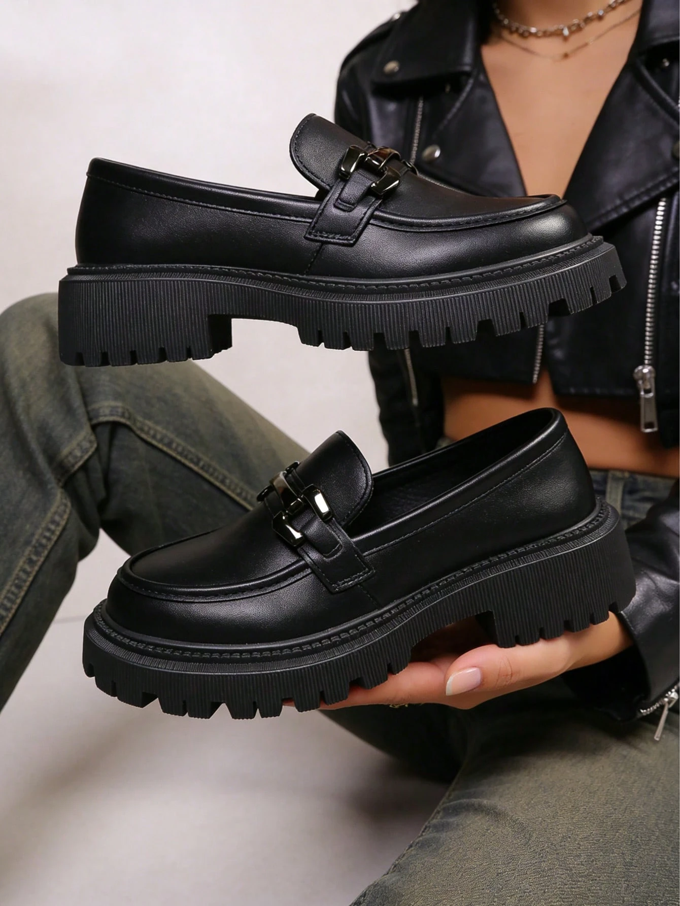 Mocassins noirs à semelle épaisse pour femmes, décoration de boucle métallique à la mode, — vue 2