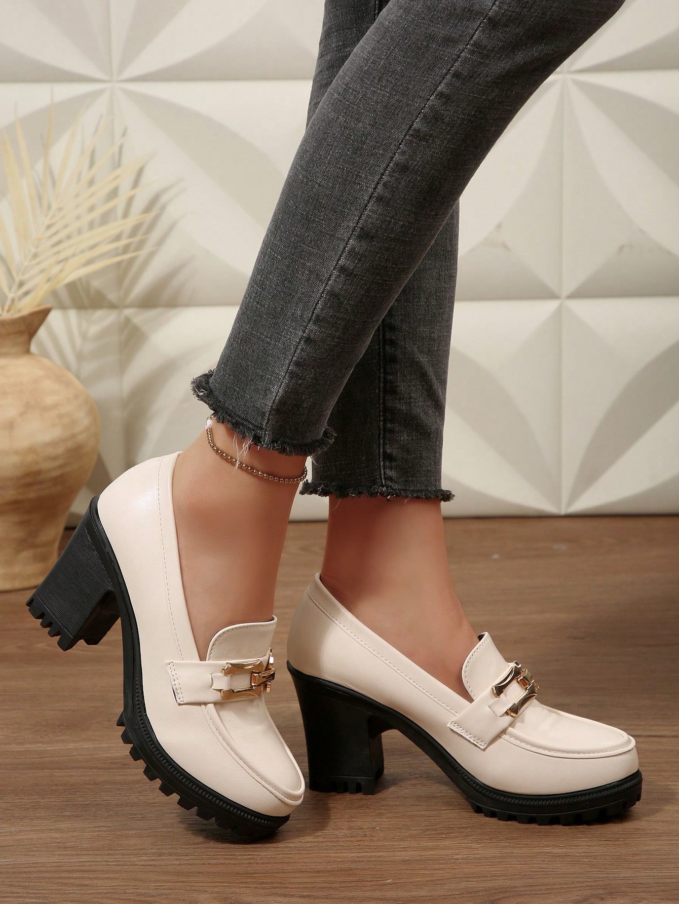 Mocassins femme à semelle épaisse noire et talon compensé avec décoration de chaîne, — vue 12