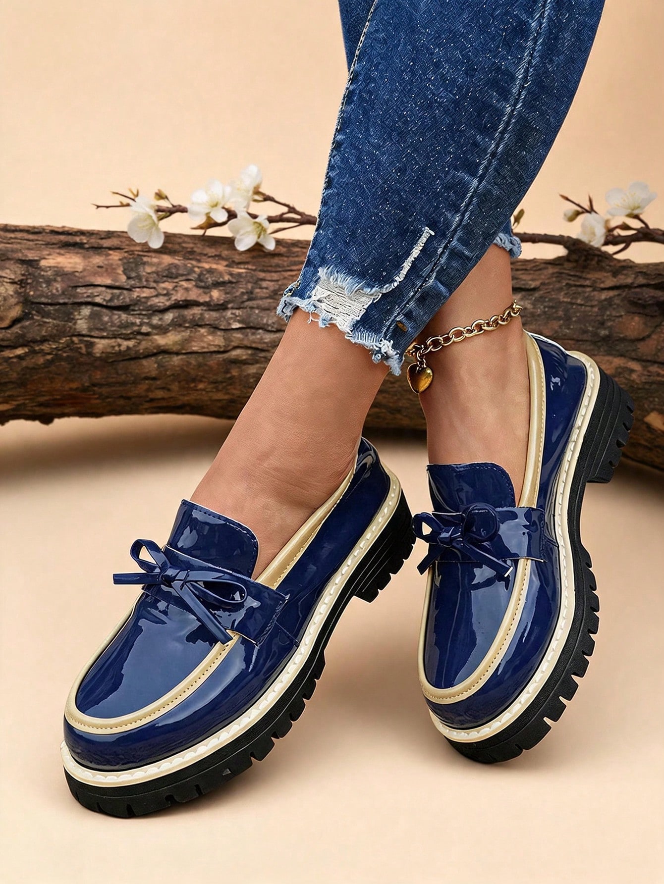1 paire de mocassins pour femmes à semelle épaisse bicolore avec décoration de nœud bleu,
