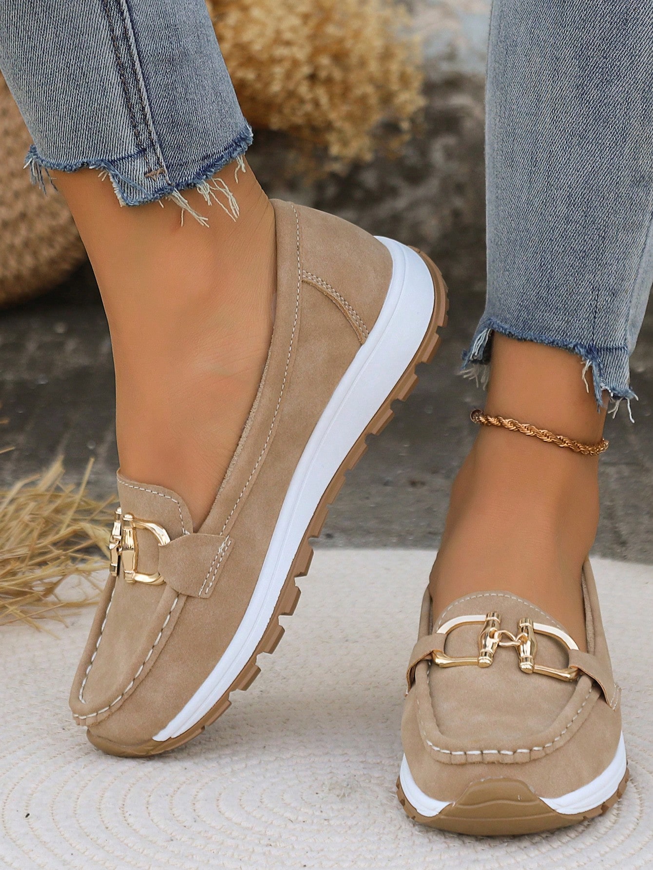 Chaussures d'été ajourées nouveau style pour femmes d'âge moyen, chaussures de maman,