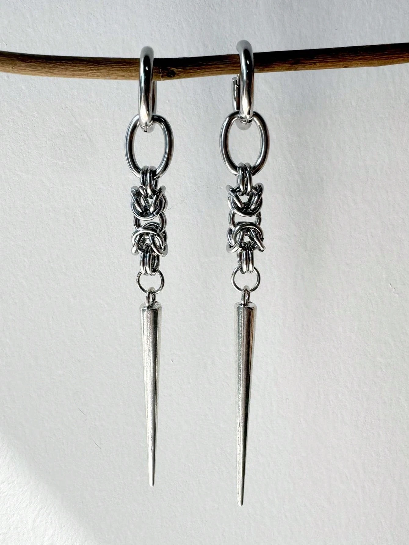 1 paire de boucles d'oreilles en alliage conique et piquante, style punk gothique hip-hop