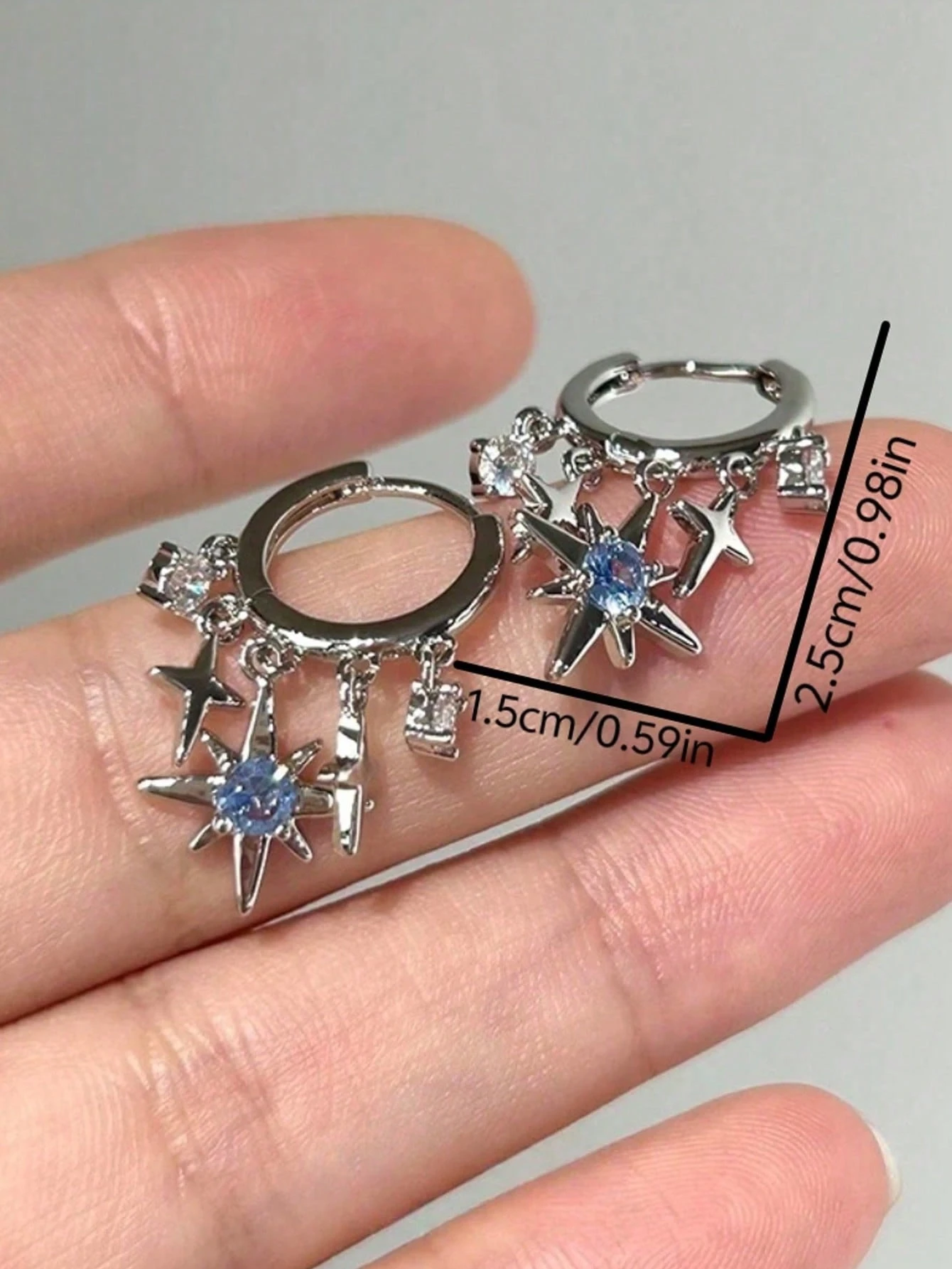 1 paire de boucles d'oreilles élégantes et à la mode en forme d'étoile à quatre branches, — vue 4