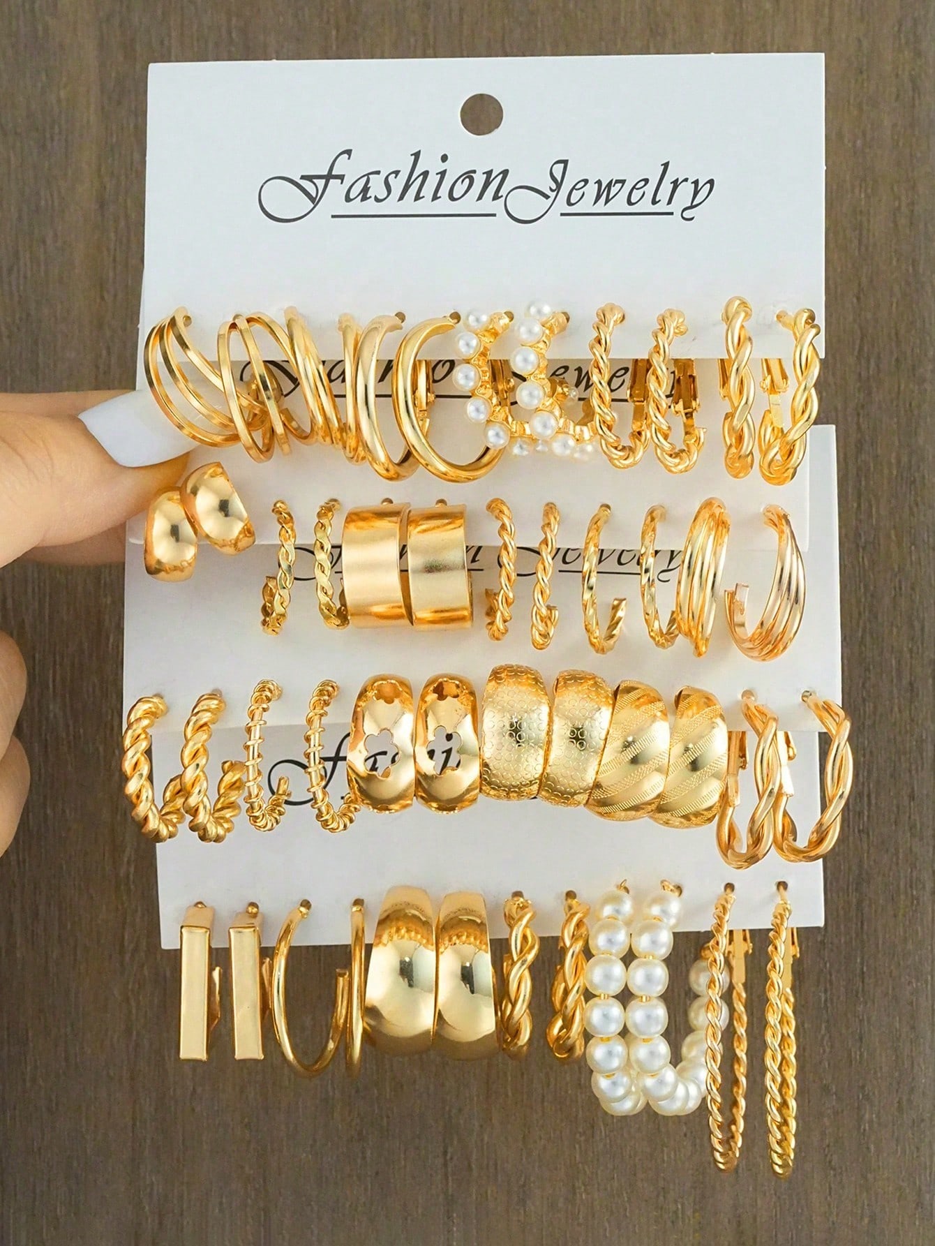 Ensemble de boucles d'oreilles vintage en métal, géométriques, torsadées, fausses perles, — vue 5