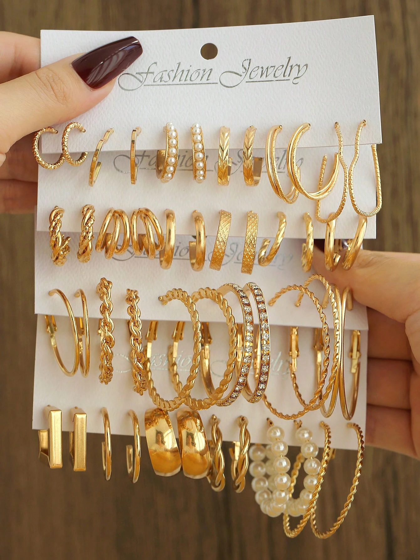 Ensemble de boucles d'oreilles vintage en métal, géométriques, torsadées, fausses perles, — vue 3