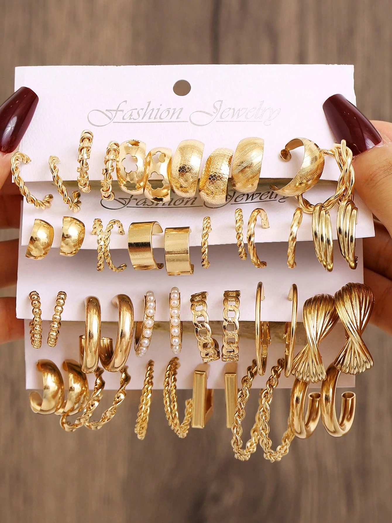 Ensemble de boucles d'oreilles vintage en métal, géométriques, torsadées, fausses perles, — vue 2