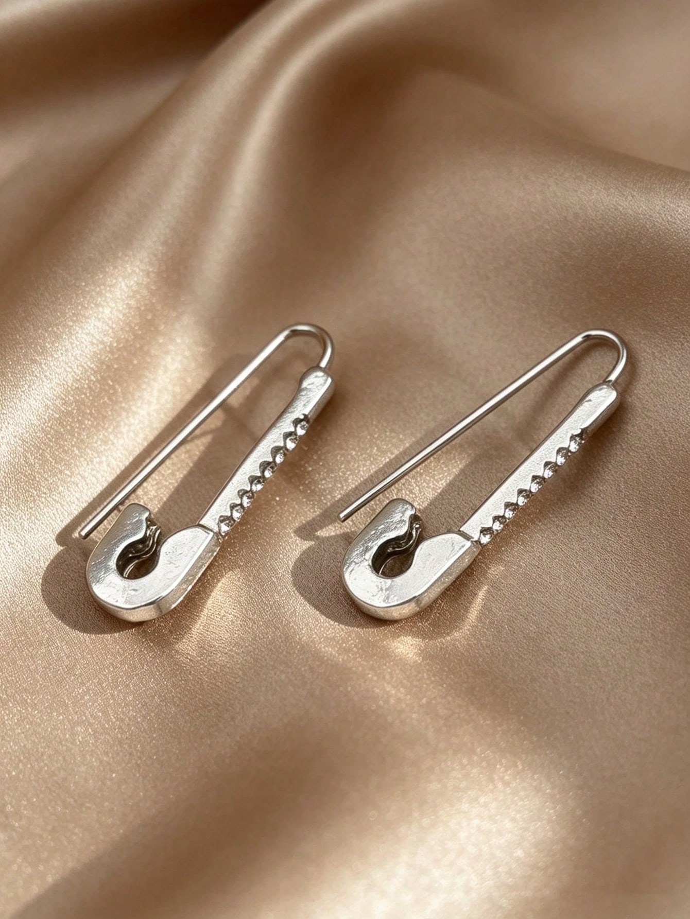 1 paire de boucles d'oreilles clous en forme de trombone, design minimaliste exquis de