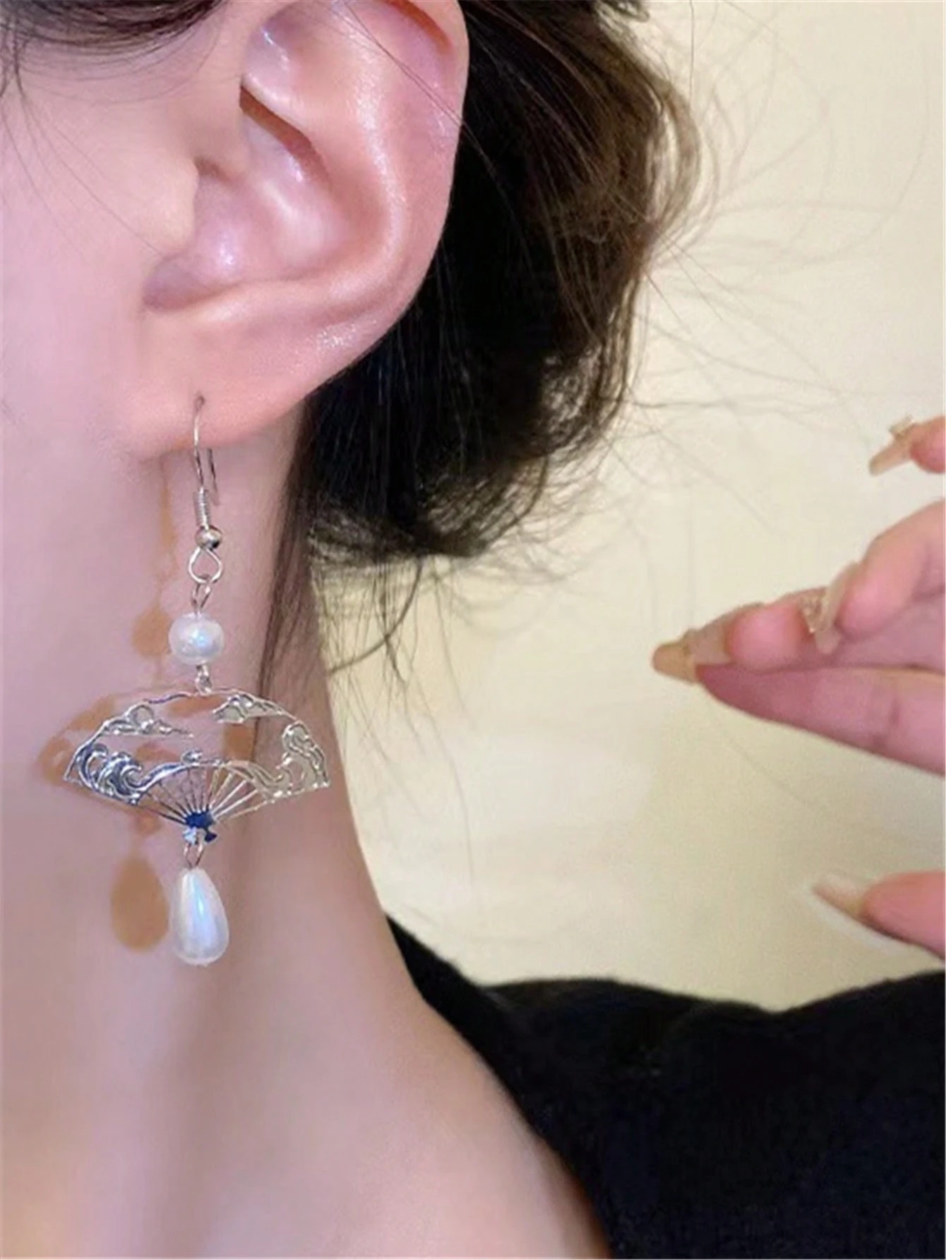 1 paire de boucles d'oreilles en forme d'éventail, argent chinois avec perle, design — vue 3