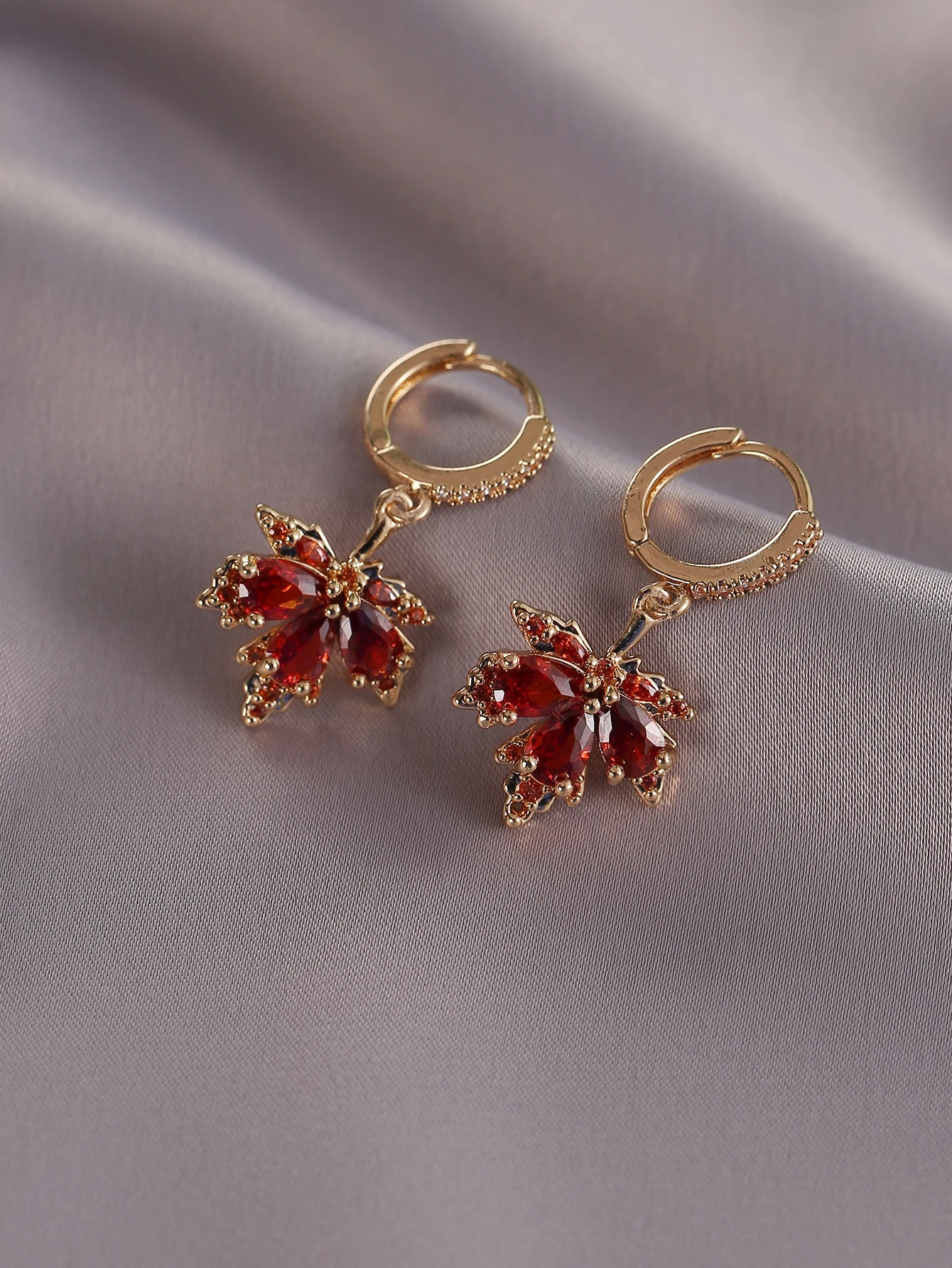 1 paire de boucles d'oreilles feuille d'érable en cuivre incrusté de zircone cubique, — vue 11
