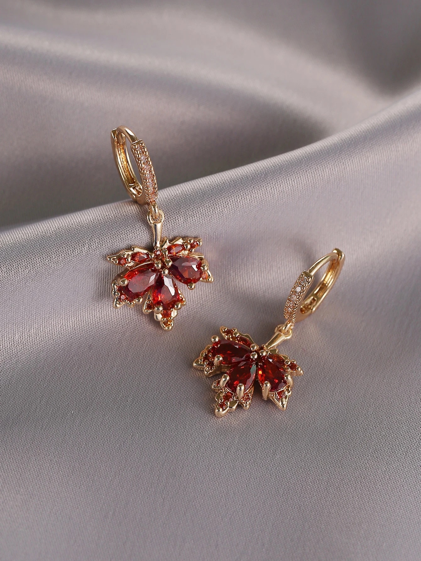1 paire de boucles d'oreilles feuille d'érable en cuivre incrusté de zircone cubique, — vue 10