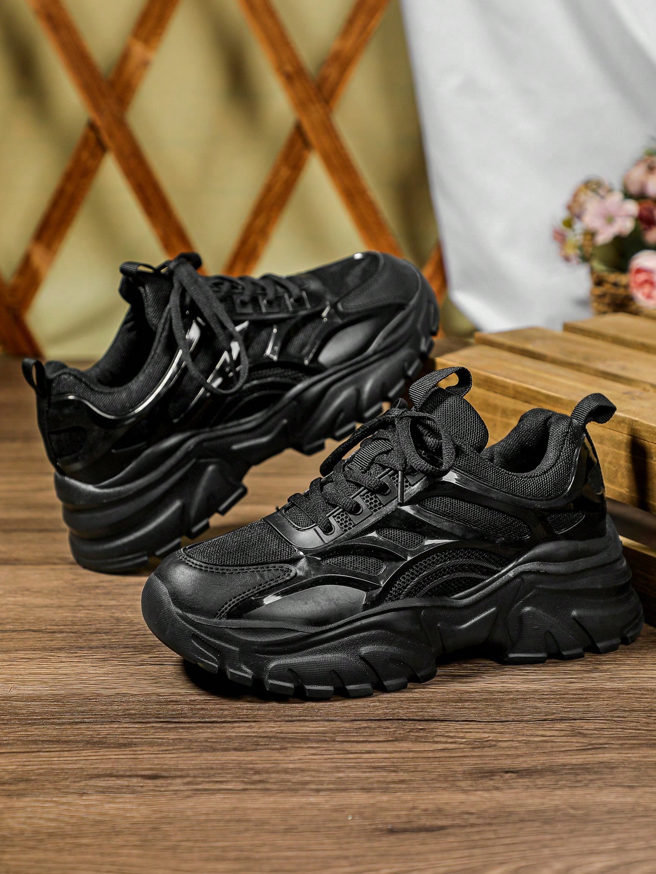 Baskets noires style rétro sport confortables pour fitness extérieur et usage
