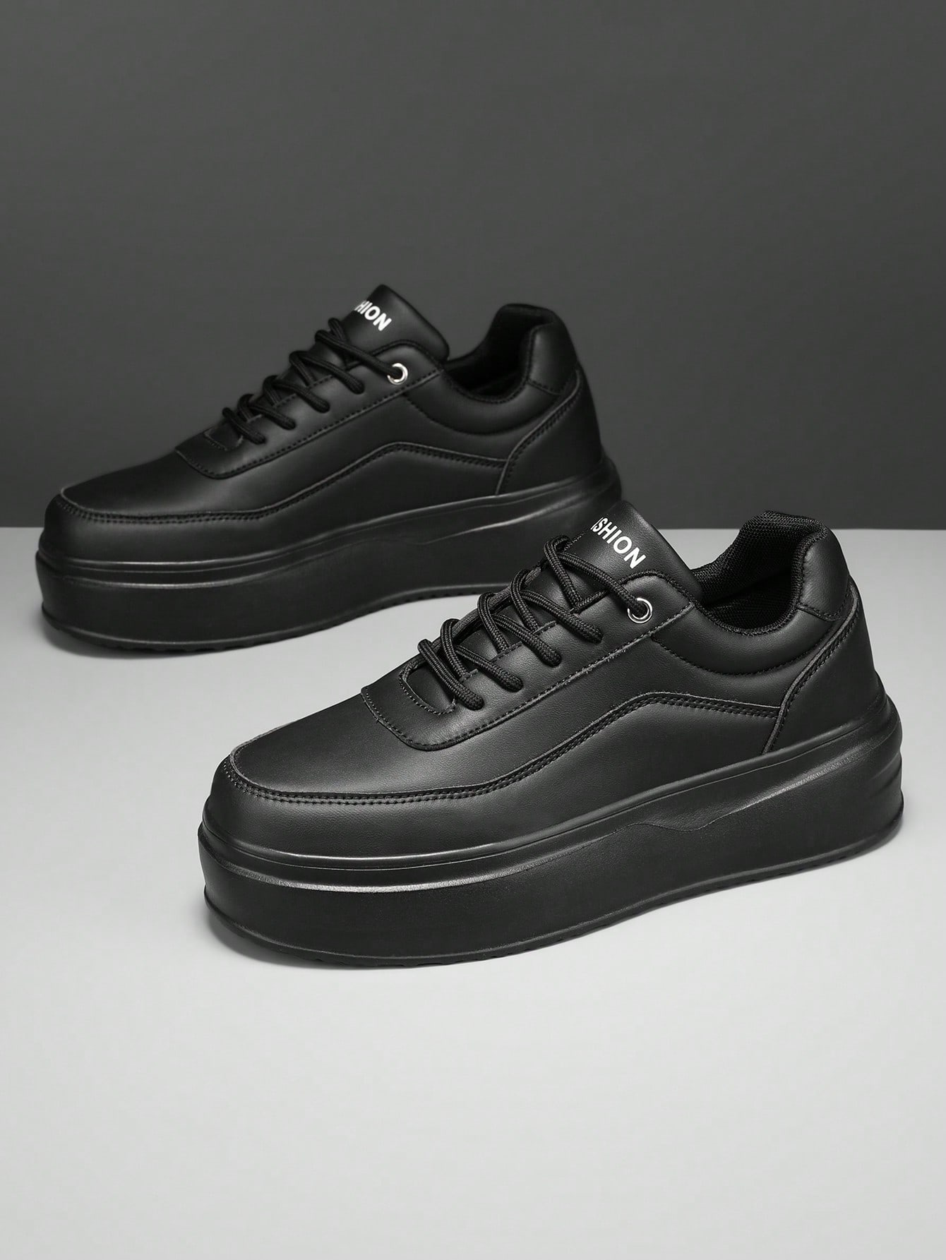 Baskets de sport basses pour hommes, minimalistes, noir pur, patchwork texturé, lacets — vue 9