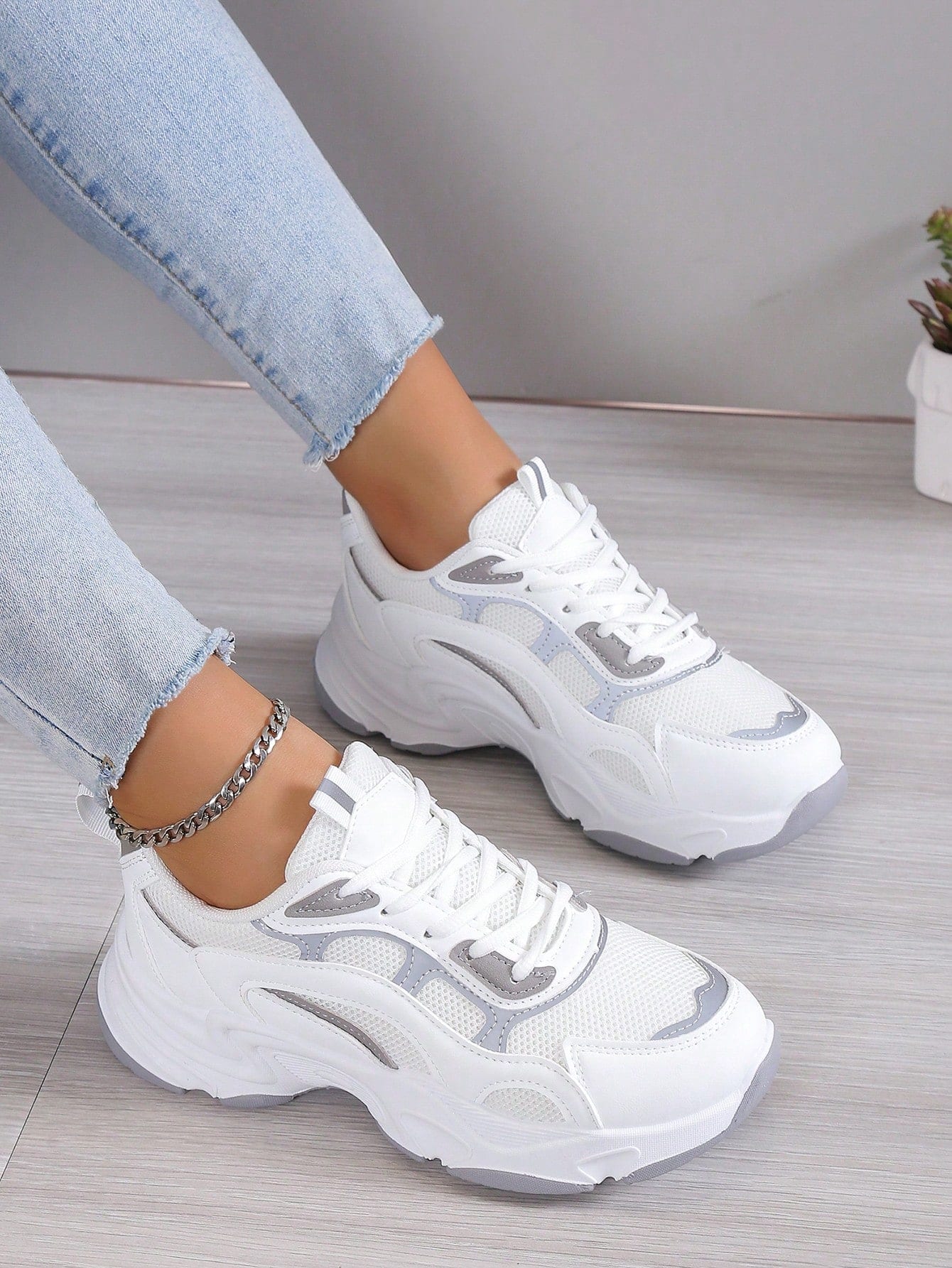 2025 Automne Femmes Chaussures de course à semelle épaisse, bout rond, lacets, blocs de