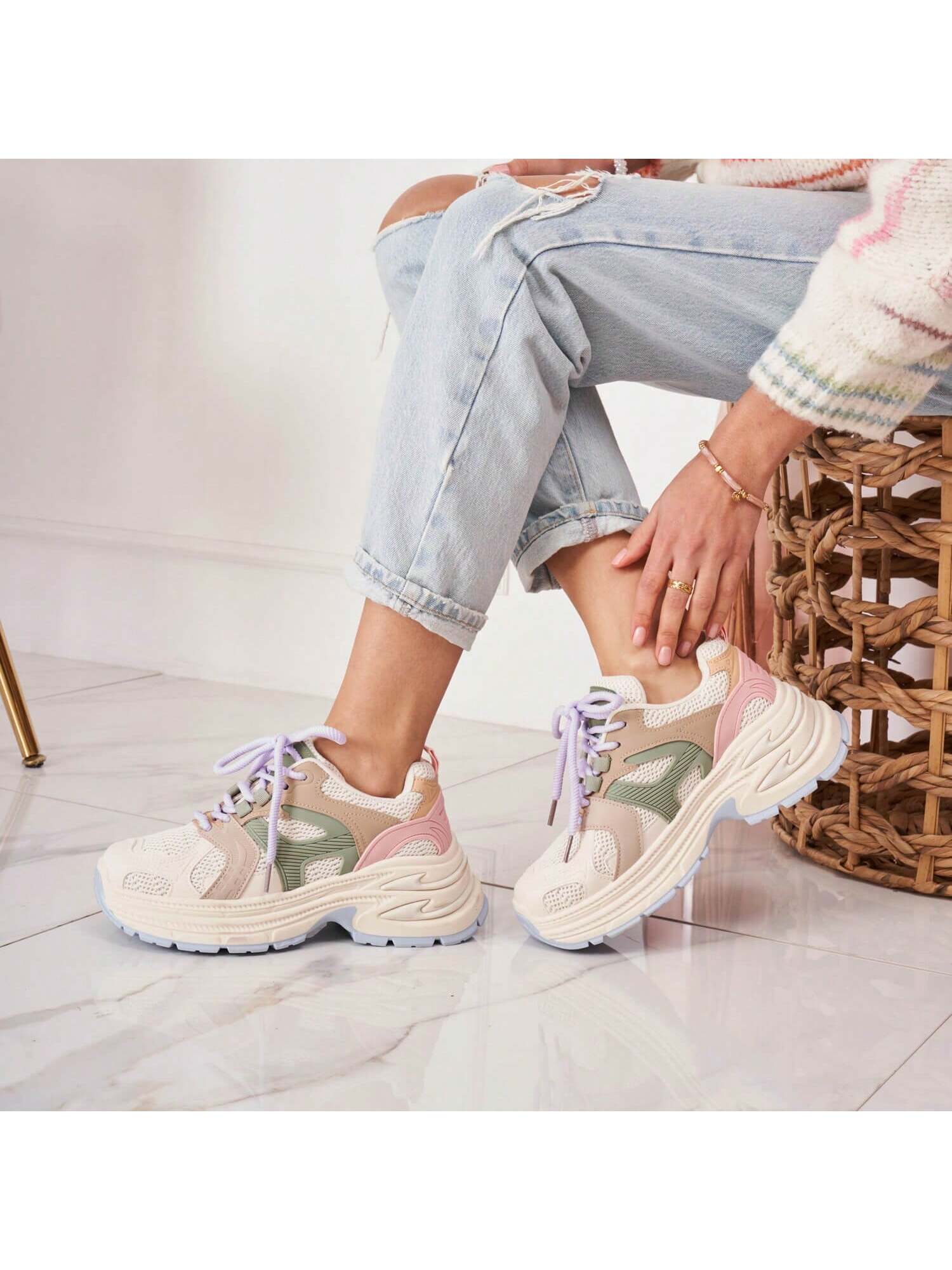 Baskets montantes à lacets avec semelle sculptée et surpiqûres — vue 3