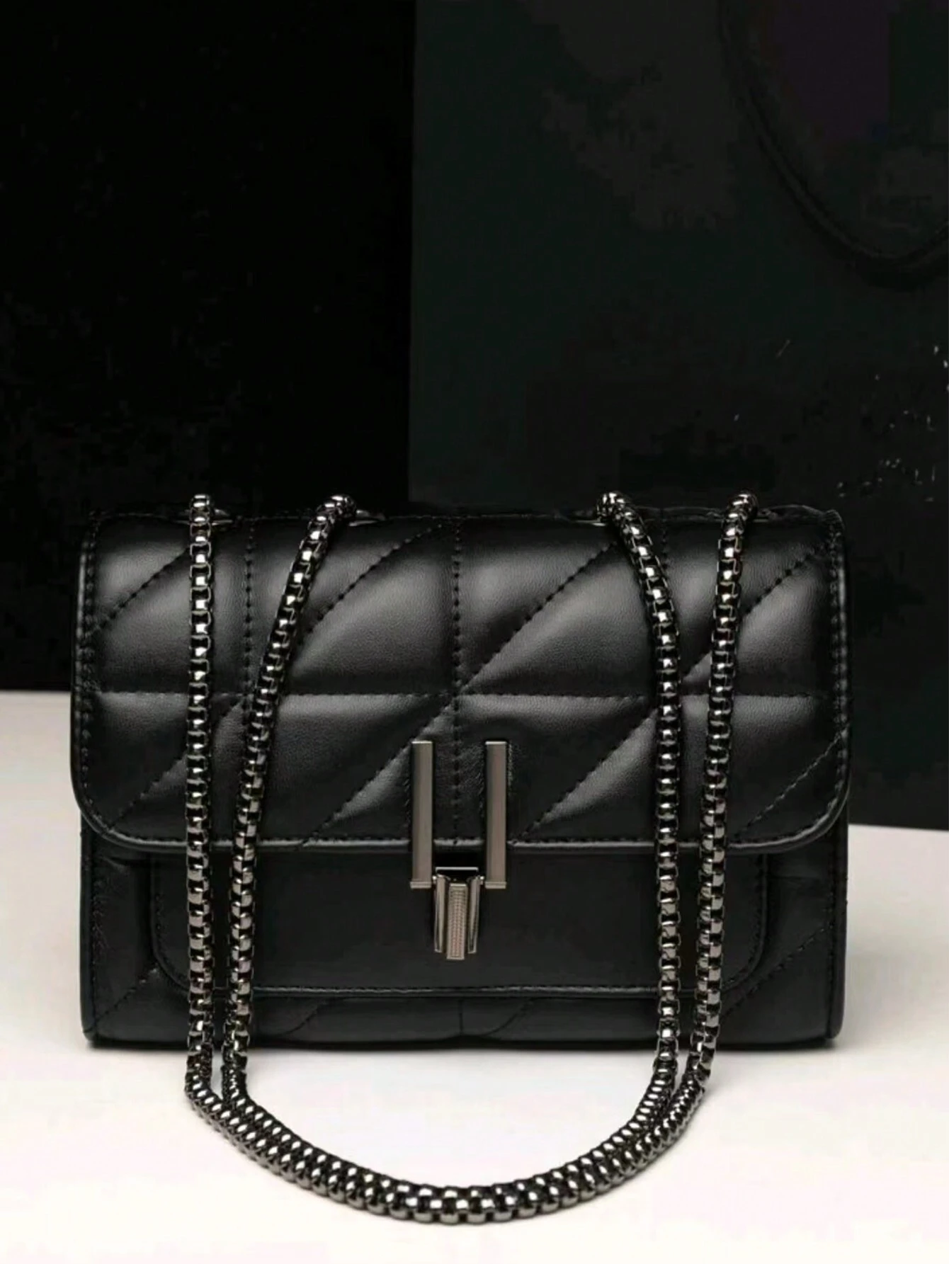 Sac à bandoulière élégant pour femmes avec sangle en chaîne, sac bandoulière matelassé, — vue 3
