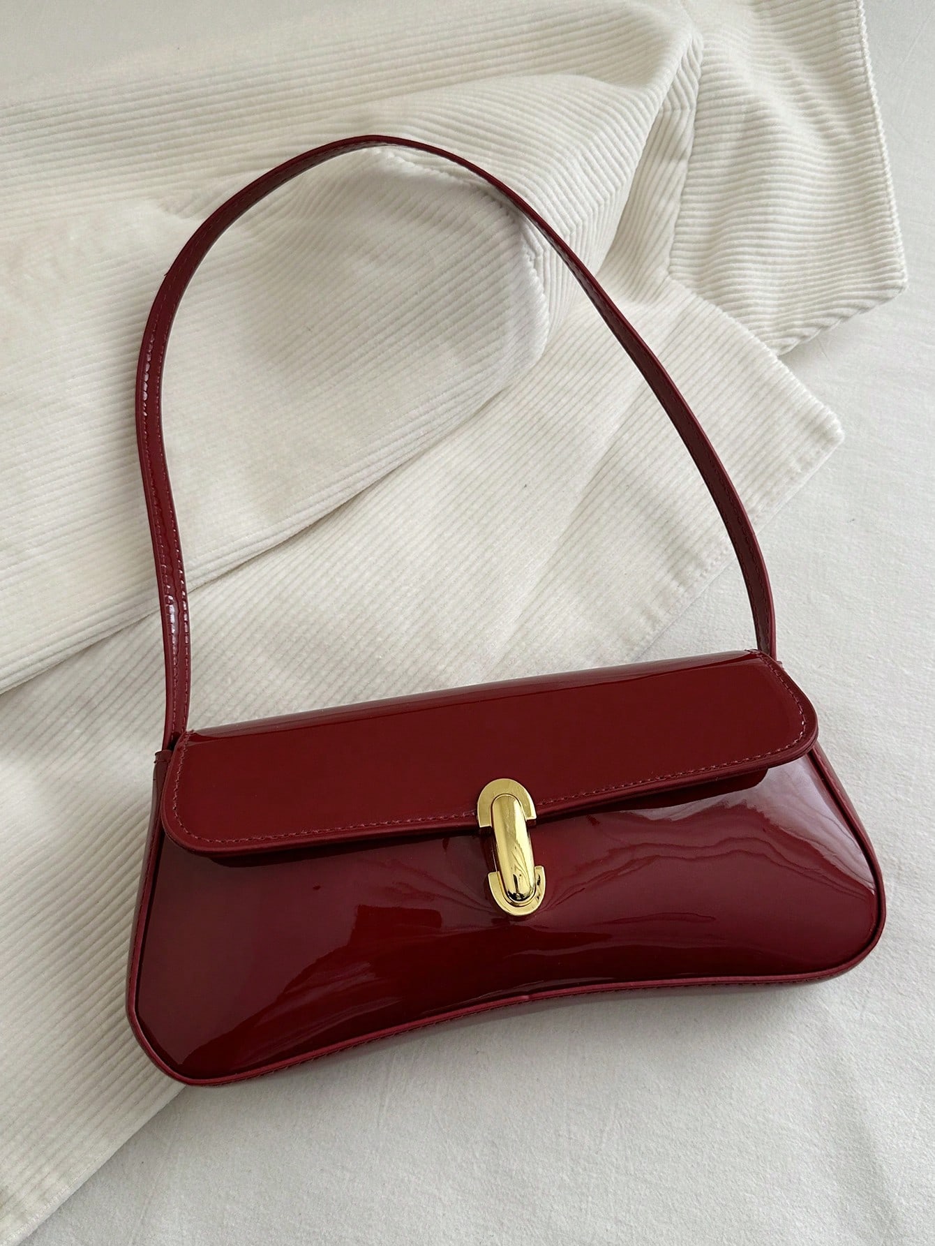 Sac à bandoulière rétro pour femmes, avec rabat sous le bras. Convient pour les