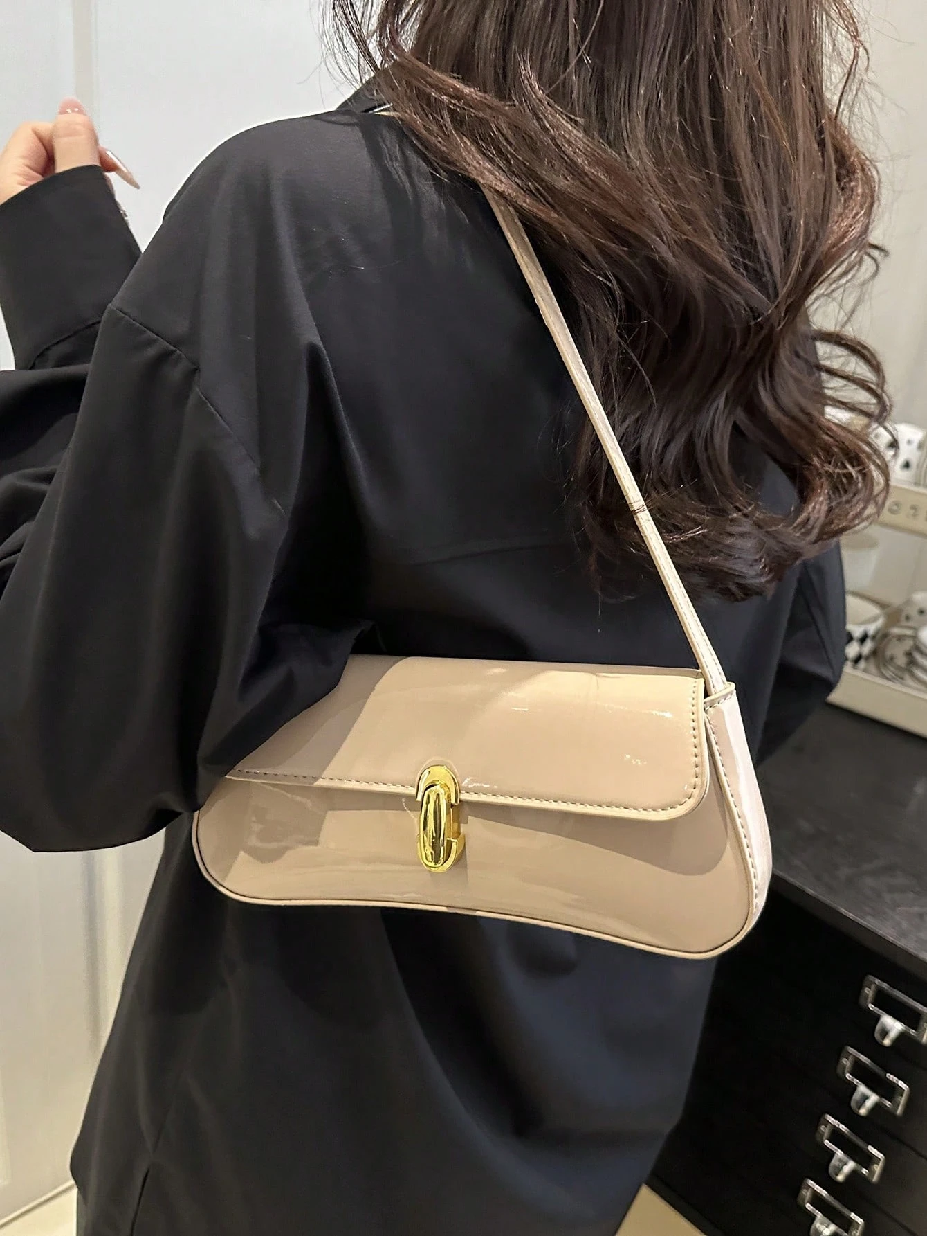 Sac à bandoulière rétro pour femmes, avec rabat sous le bras. Convient pour les — vue 8