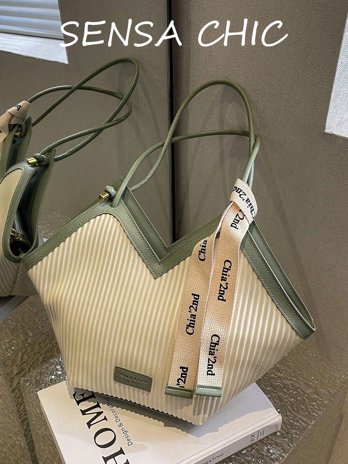 Nouveau sac fourre-tout à l'épaule en canevas rayée, avec bordure en PU, design ouvert, — vue 4