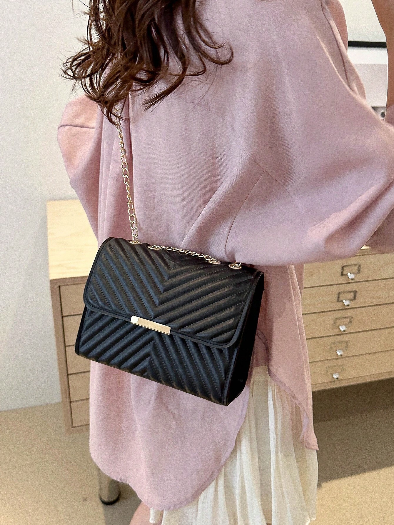 Sac à bandoulière matelassé de couleur unie à la mode avec chaîne — vue 9