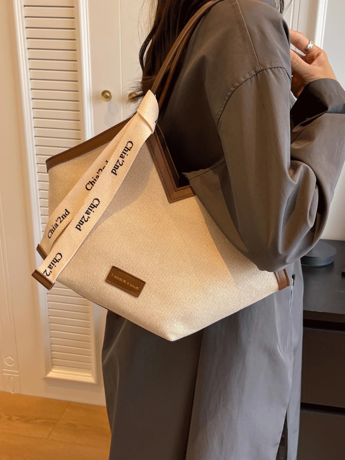 Nouveau sac fourre-tout à l'épaule en canevas rayée, avec bordure en PU, design ouvert, — vue 9