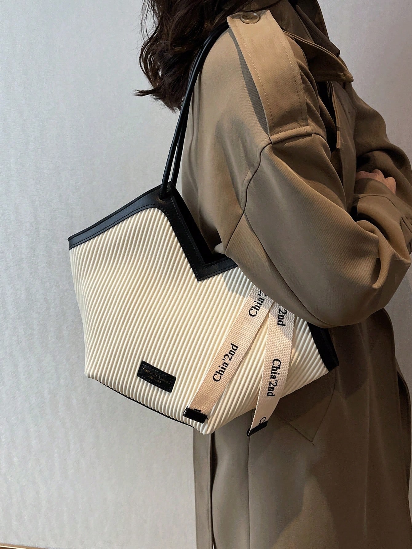 Nouveau sac fourre-tout à l'épaule en canevas rayée, avec bordure en PU, design ouvert, — vue 7