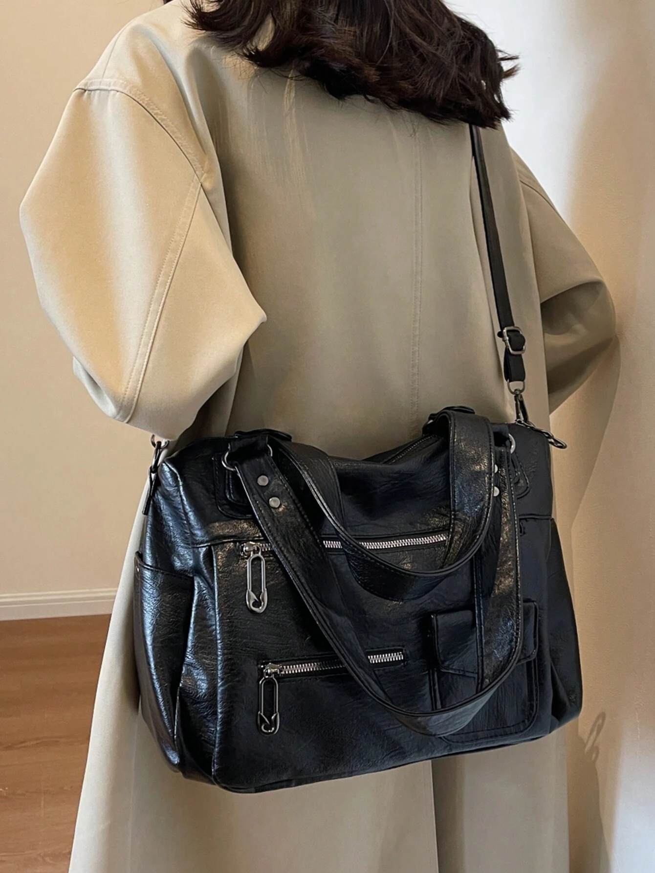 Sac bandoulière grande capacité en similicuir premium, sac fourre-tout vintage — vue 10