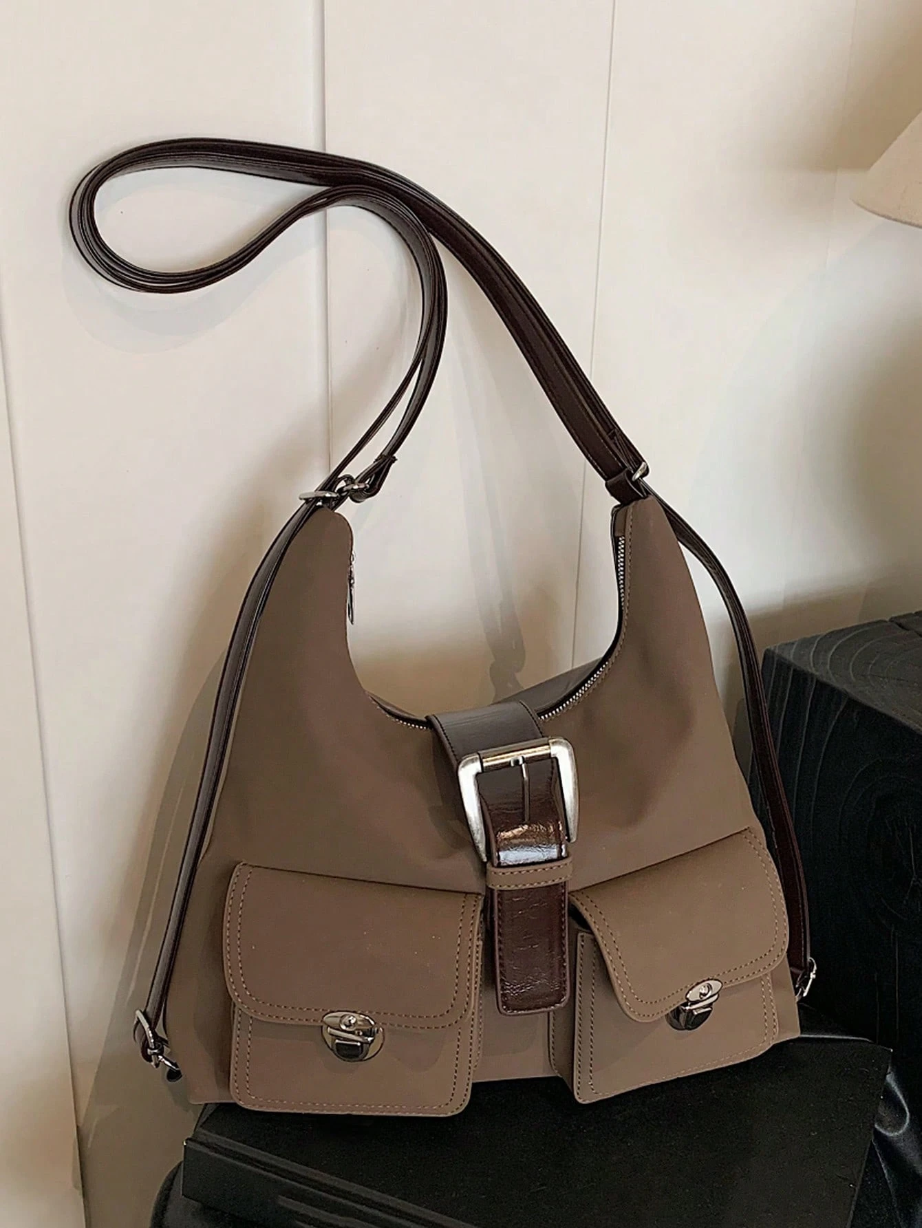 Sac à bandoulière rétro artificiel à la mode, grande capacité, design de niche à poches — vue 8