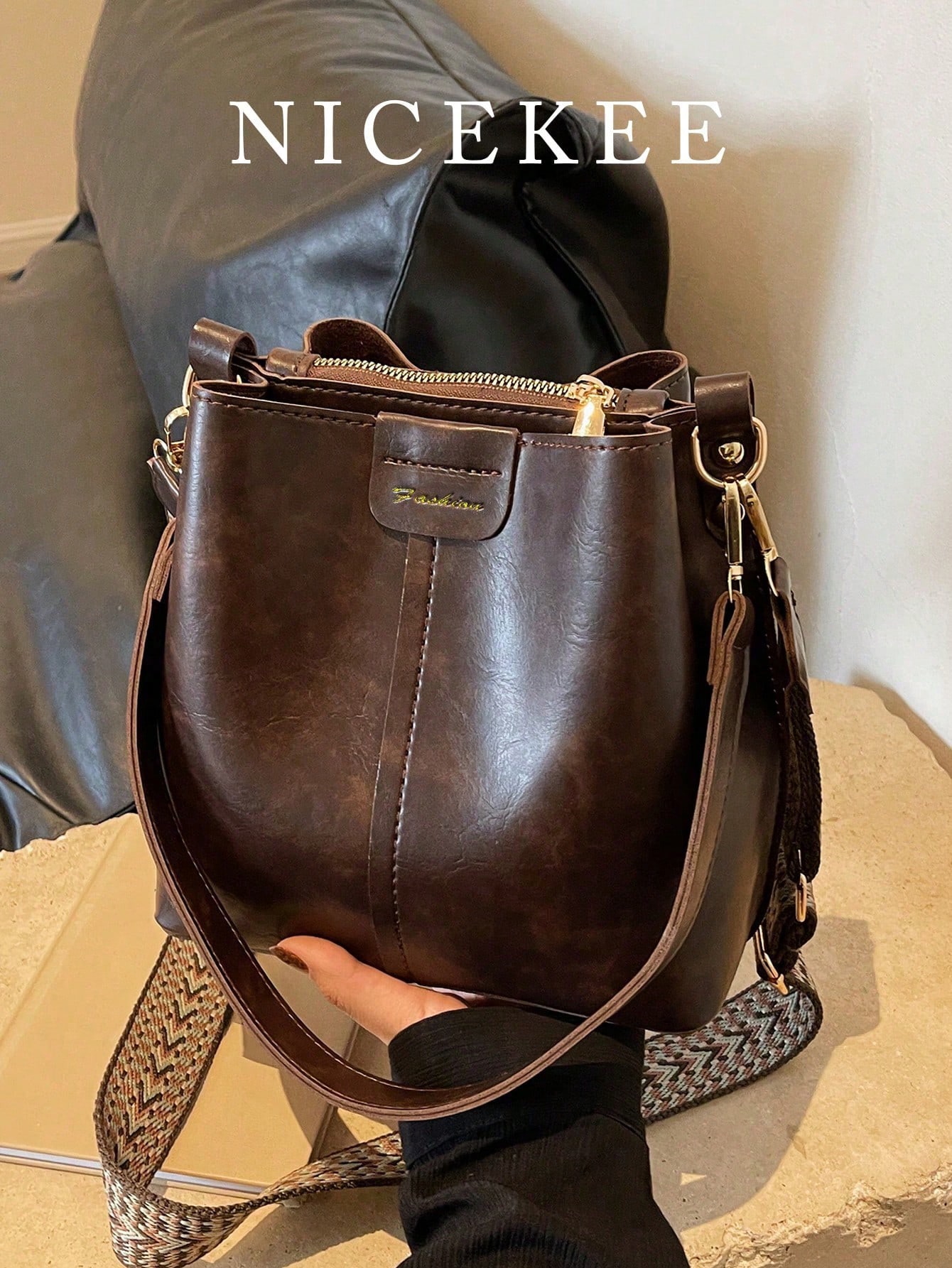 Sac à bandoulière de couleur unie à la mode, design vintage de niche, convient pour le