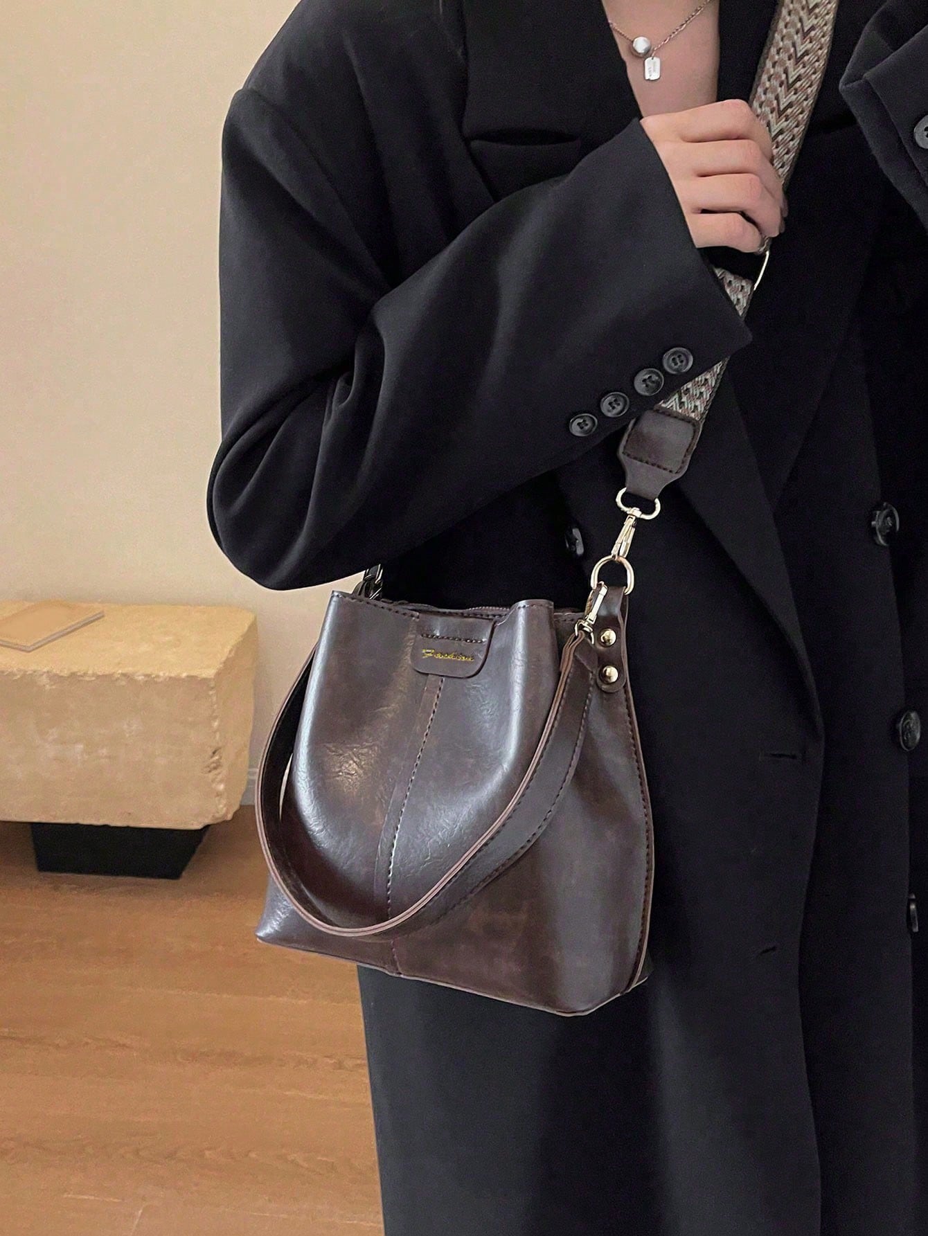 Sac à bandoulière de couleur unie à la mode, design vintage de niche, convient pour le — vue 3