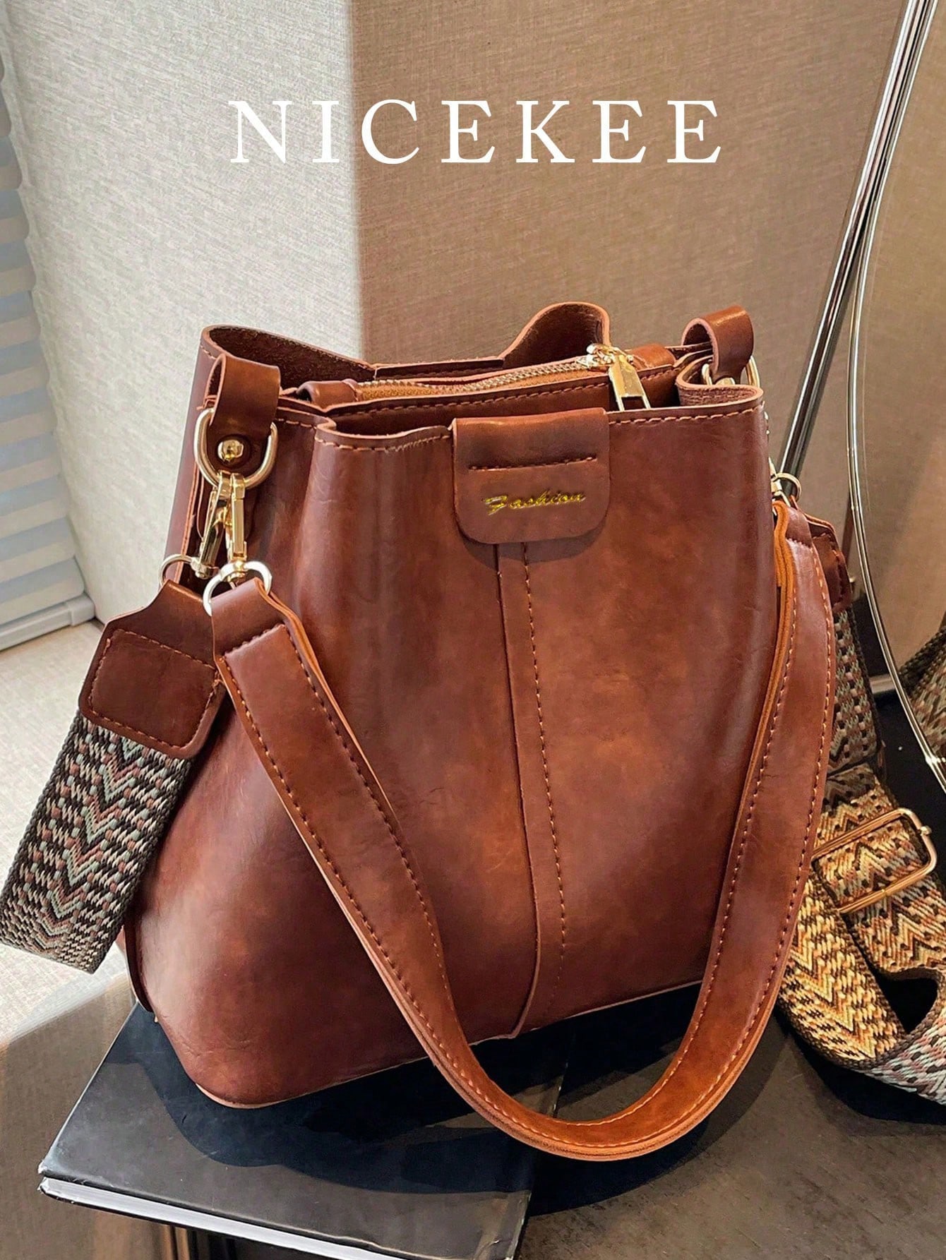 Sac à bandoulière de couleur unie à la mode, design vintage de niche, convient pour le — vue 12