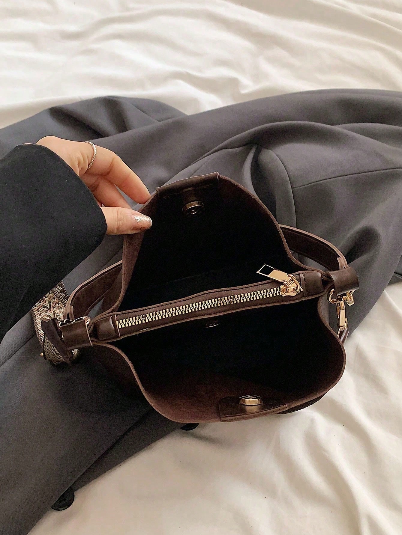 Sac à bandoulière de couleur unie à la mode, design vintage de niche, convient pour le — vue 10