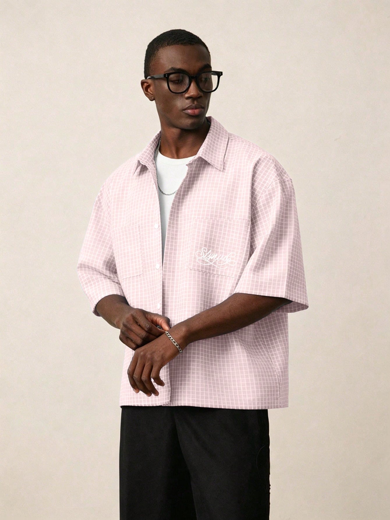 STYNVO Chemise à manches courtes à simple boutonnage avec imprimé à carreaux & lettres