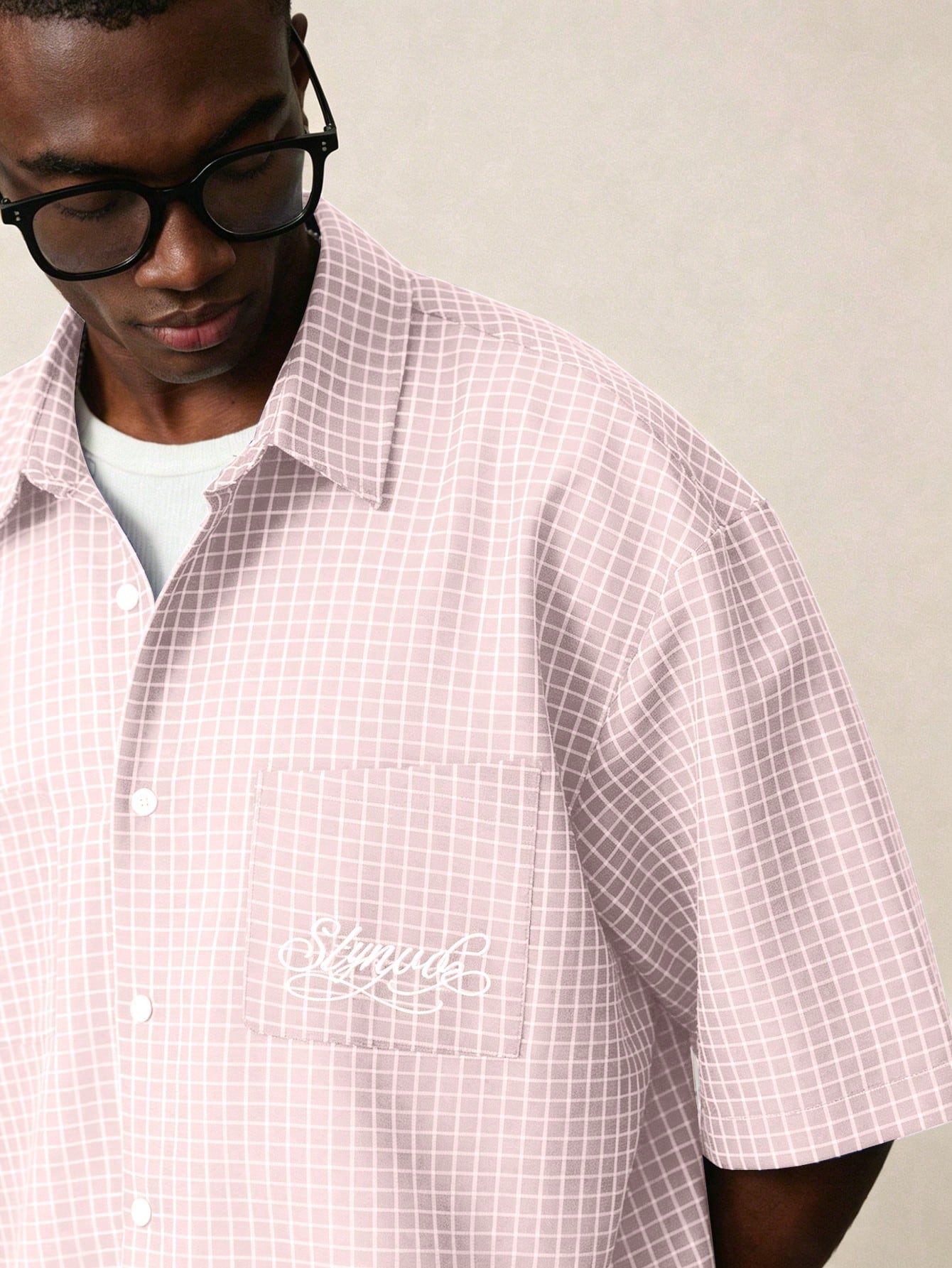 STYNVO Chemise à manches courtes à simple boutonnage avec imprimé à carreaux & lettres — vue 4