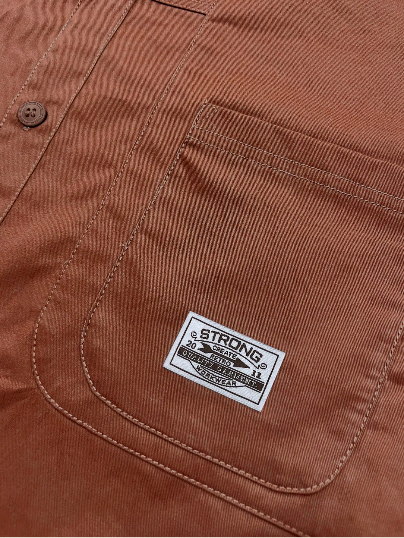 Chemise décontractée à boutons de couleur unie pour hommes, style cargo rétro à poches — vue 6