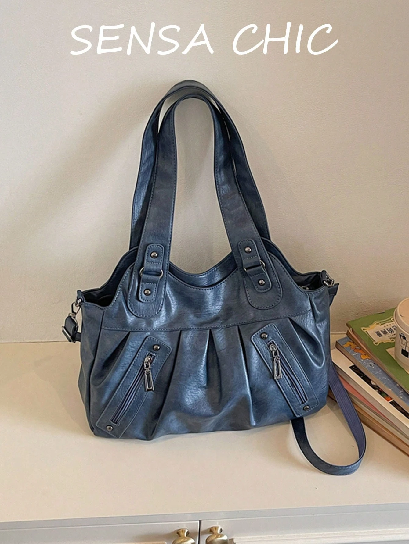 Ce sac fourre-tout marron unicolore pour femme a une grande capacité intérieure et une — vue 6