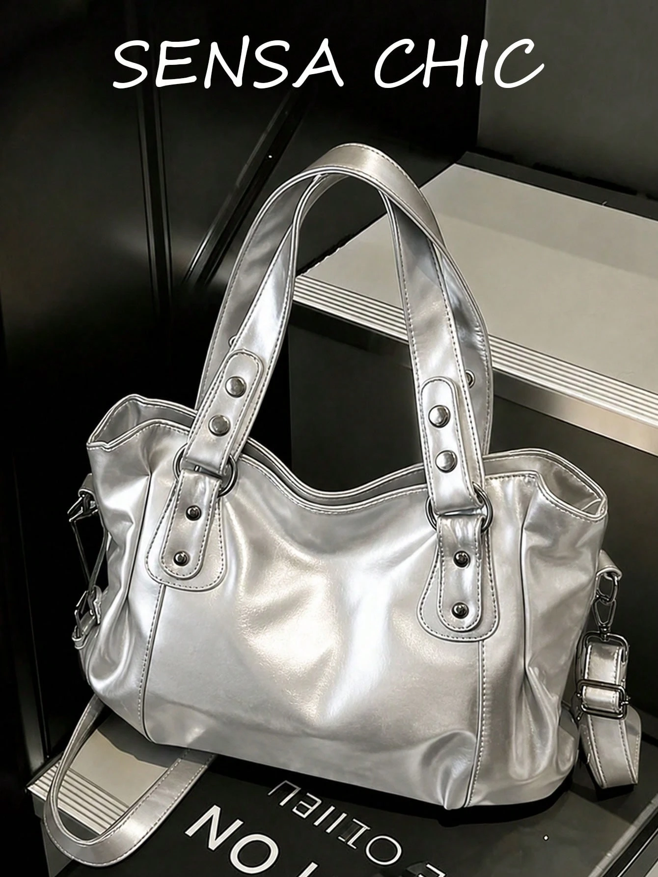 Ce sac fourre-tout marron unicolore pour femme a une grande capacité intérieure et une — vue 9