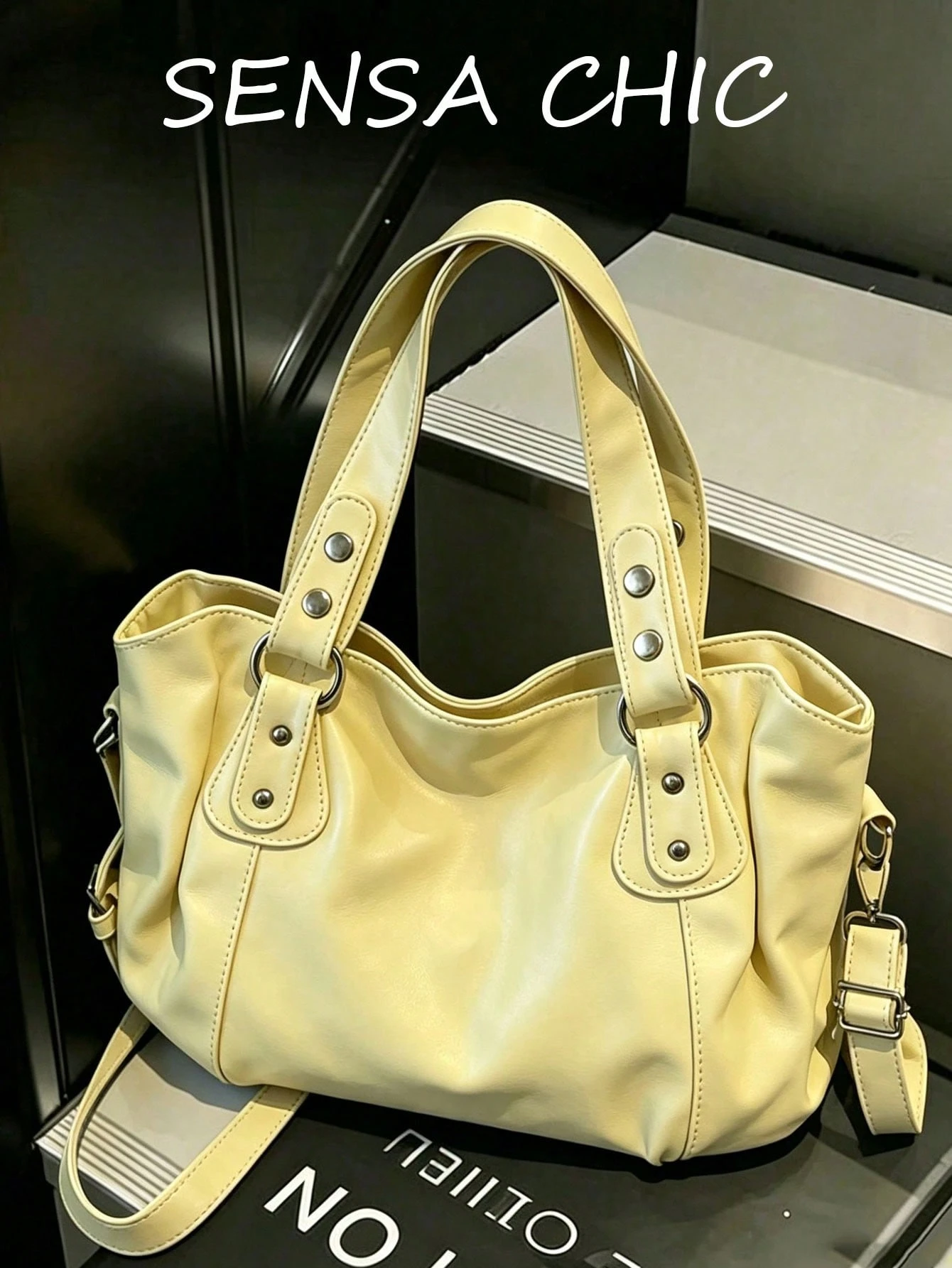 Ce sac fourre-tout marron unicolore pour femme a une grande capacité intérieure et une — vue 8
