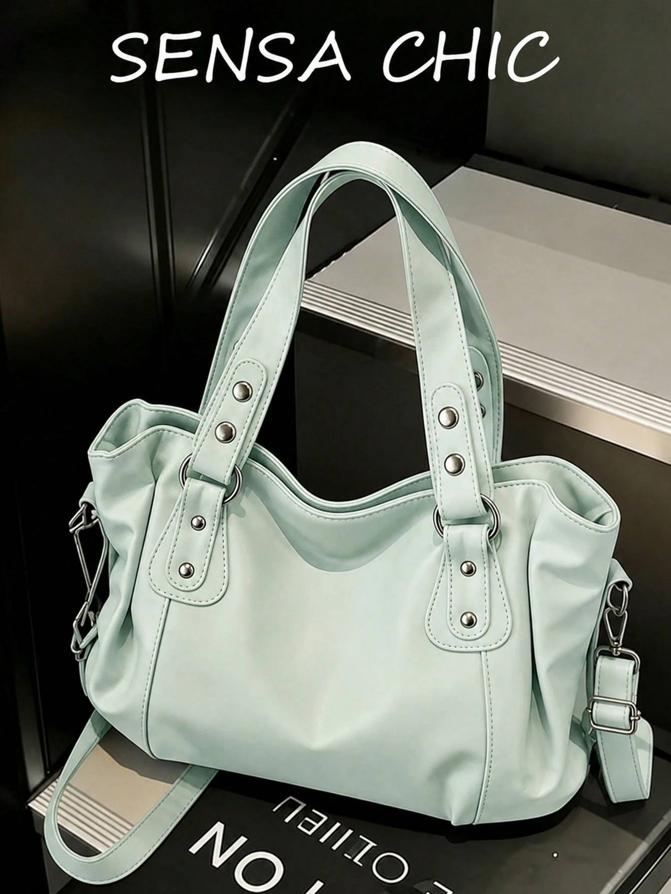 Ce sac fourre-tout marron unicolore pour femme a une grande capacité intérieure et une — vue 10