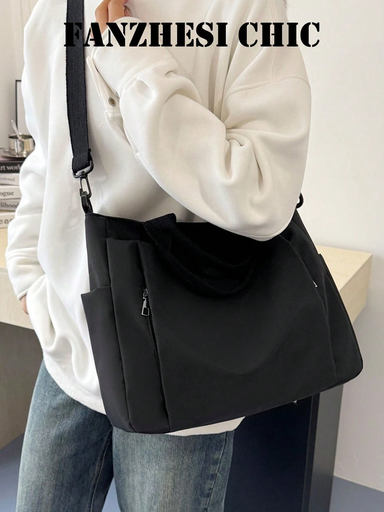 Sac fourre-tout minimaliste noir pour femmes avec poche à pression à l'avant, poches — vue 3