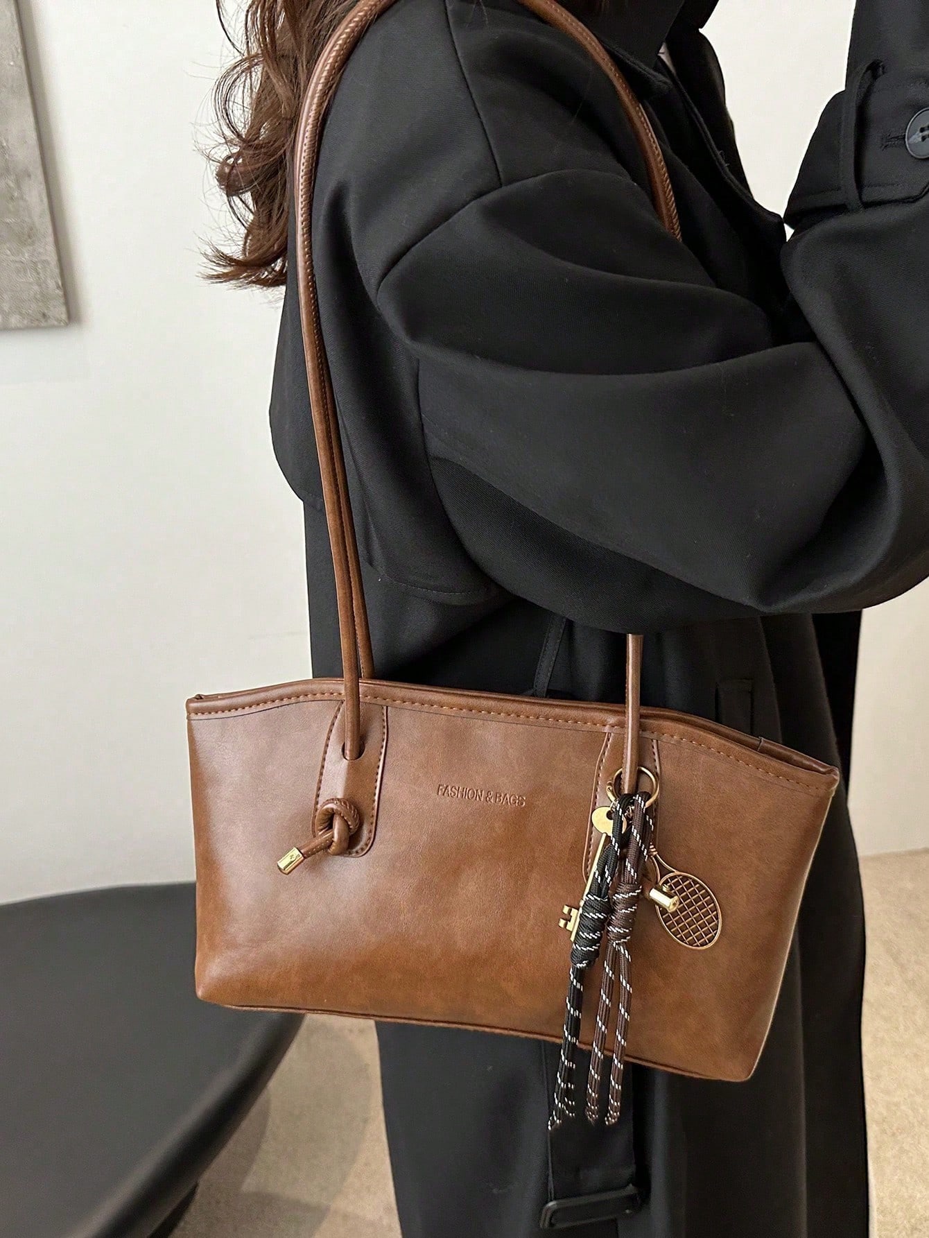 Sac fourre-tout long et souple avec doubles bretelles d'épaule longues en même matière, — vue 4