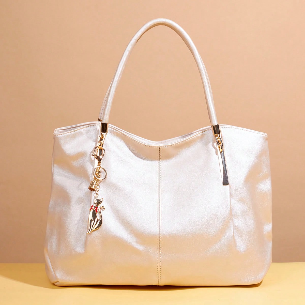 Sac à main élégant porté épaule. Nouveau sac fourre-tout chic et polyvalent pour femmes, — vue 4