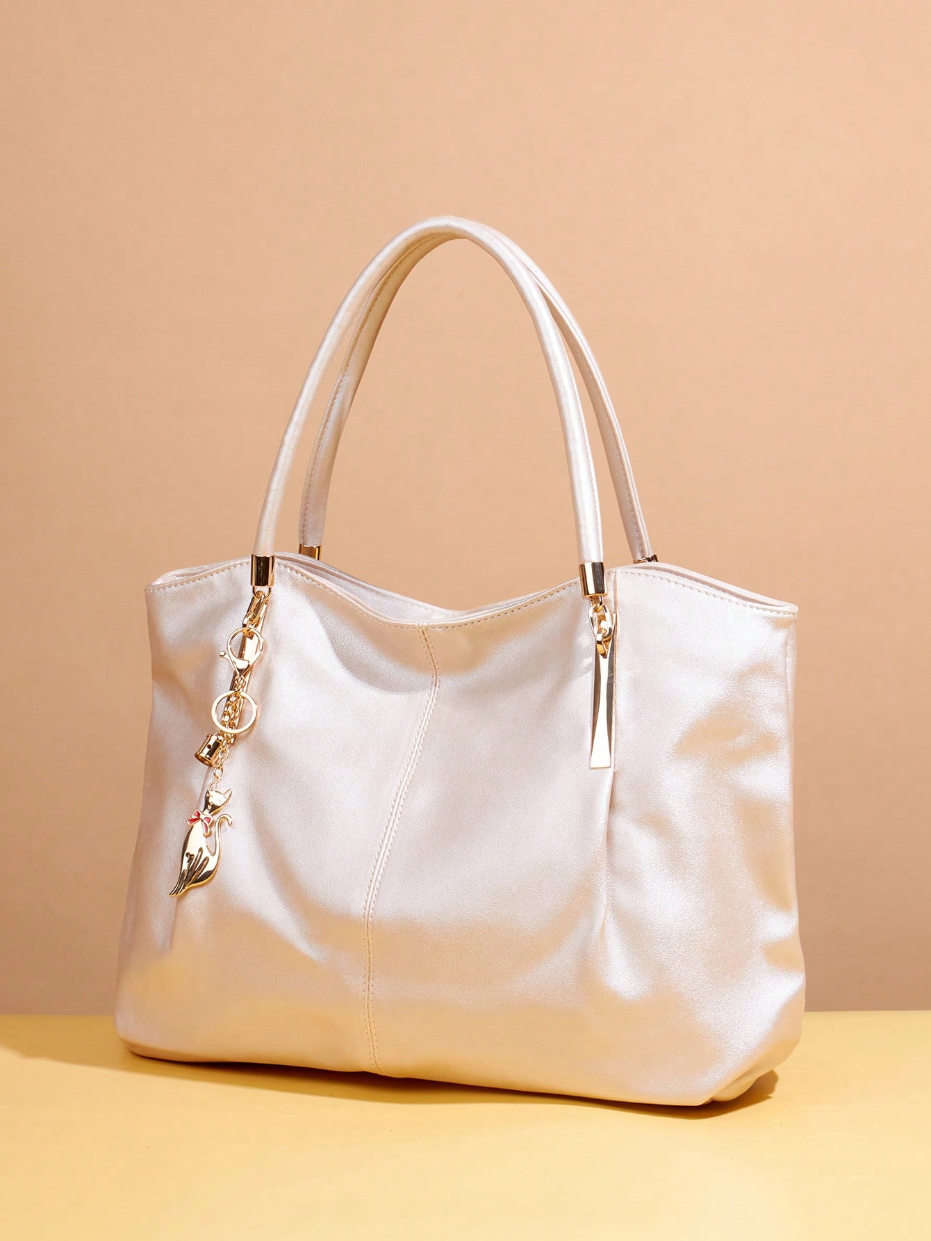 Sac à main élégant porté épaule. Nouveau sac fourre-tout chic et polyvalent pour femmes, — vue 12