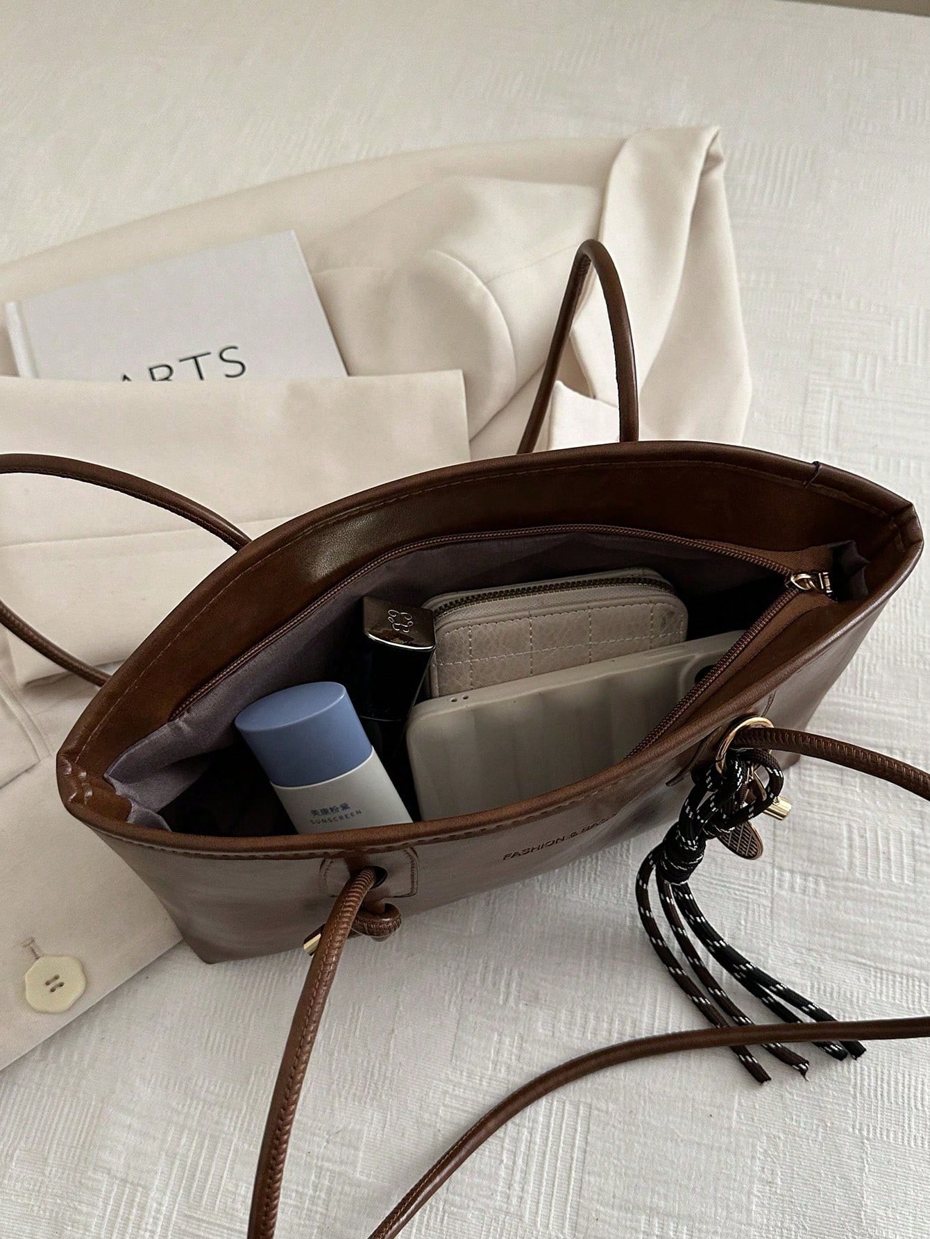 Sac fourre-tout long et souple avec doubles bretelles d'épaule longues en même matière, — vue 8