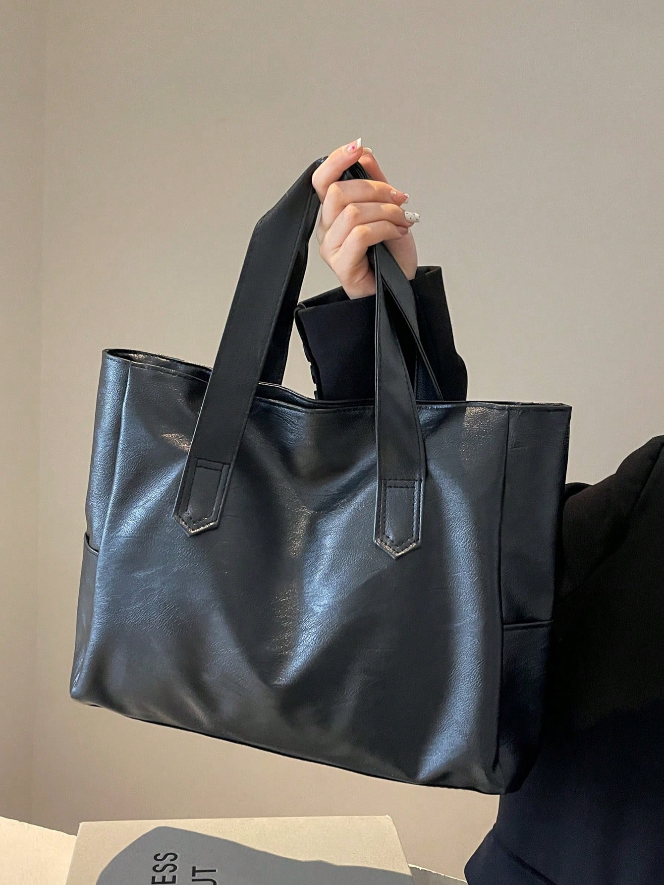 Sac fourre-tout à l'épaule pour femmes, couleur unie, en similicuir, avec poignée cousue — vue 11