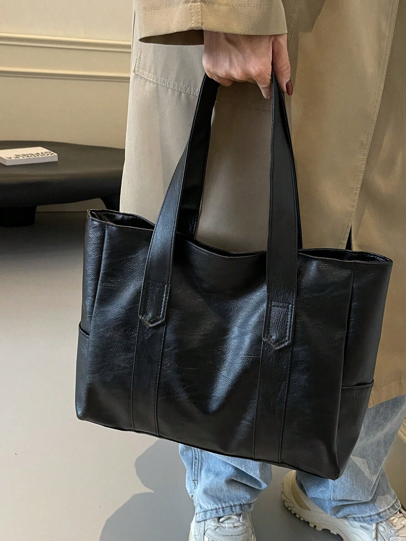 Sac fourre-tout à l'épaule pour femmes, couleur unie, en similicuir, avec poignée cousue — vue 7