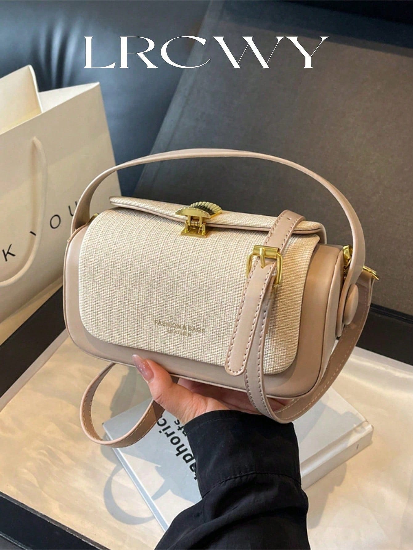 Sac bandoulière carré mode femme, porté main, élégant et minimaliste, grande capacité