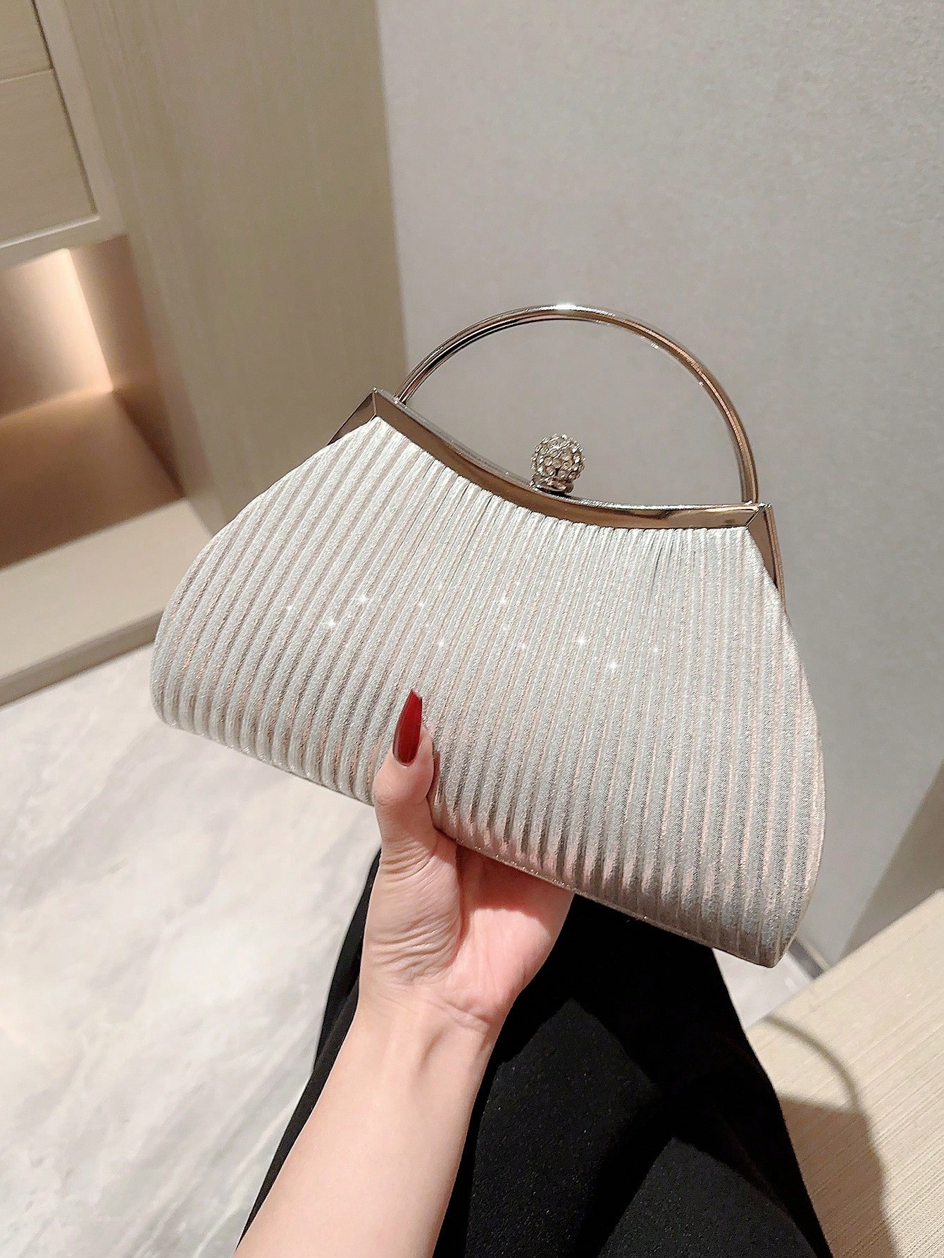 Sac seau léger, décontracté et professionnel avec décoration de strass, mini design à — vue 3